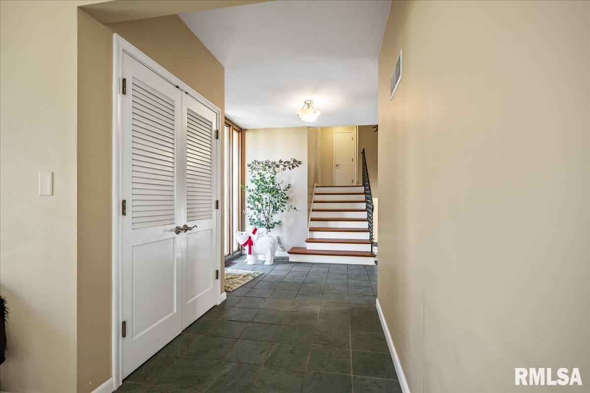 202 Wolf Road, Peoria, Illinois image 14