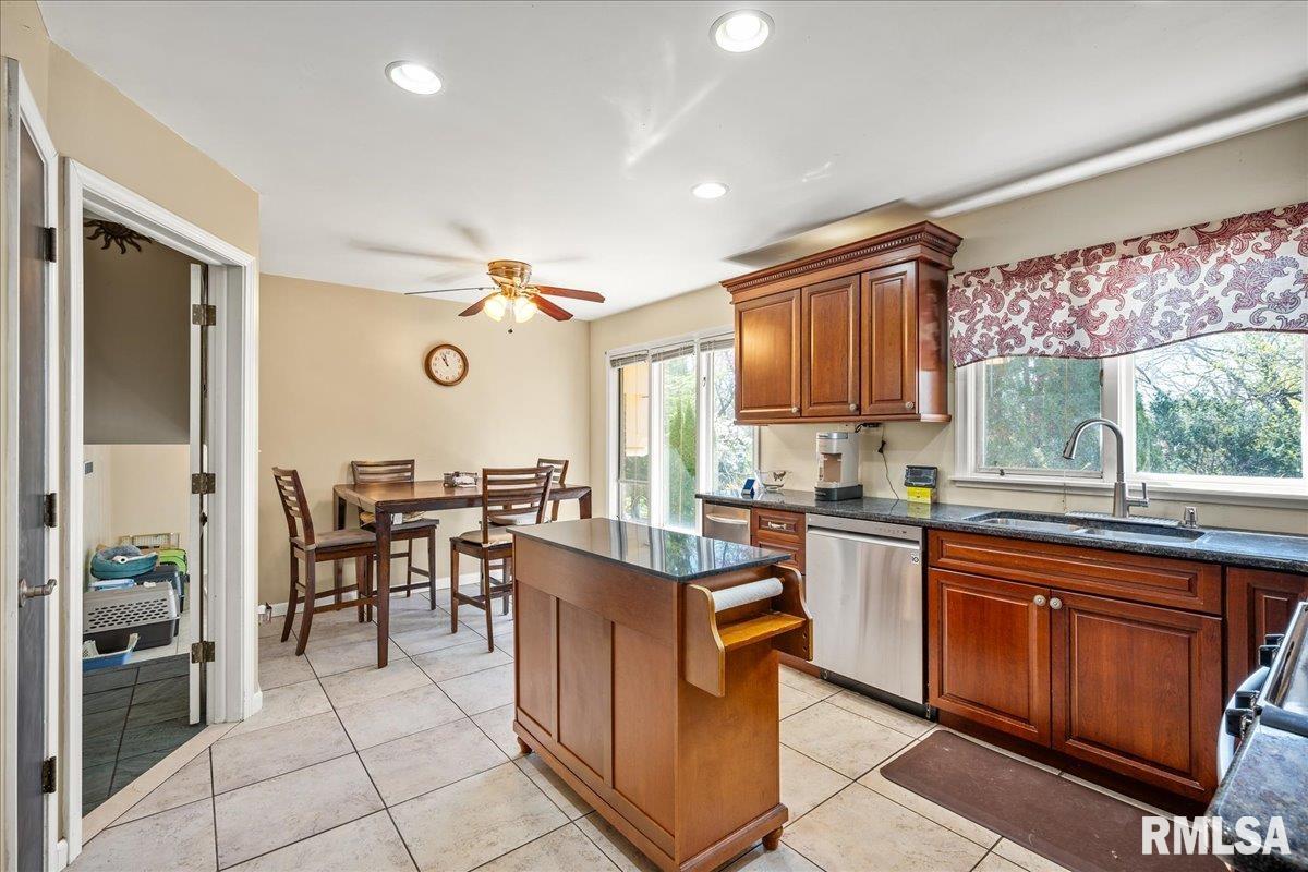 202 Wolf Road, Peoria, Illinois image 9