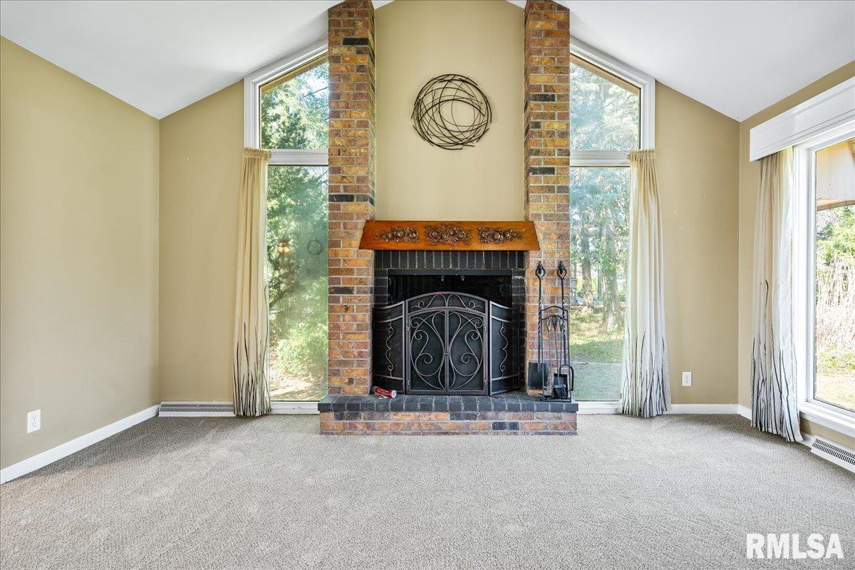 202 Wolf Road, Peoria, Illinois image 5