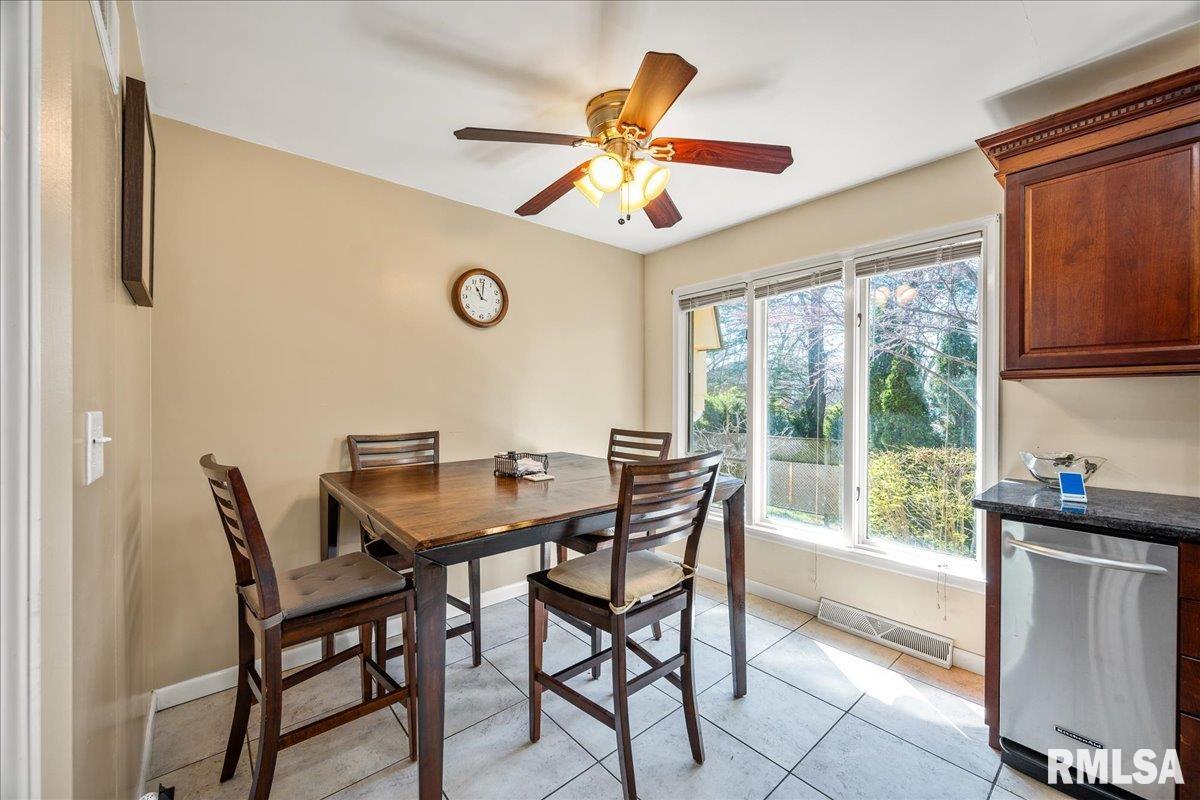 202 Wolf Road, Peoria, Illinois image 13