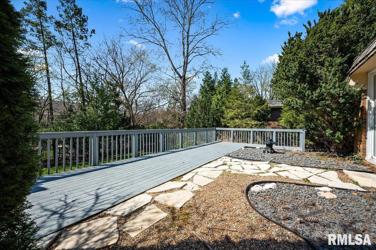 202 Wolf Road, Peoria, Illinois image 37