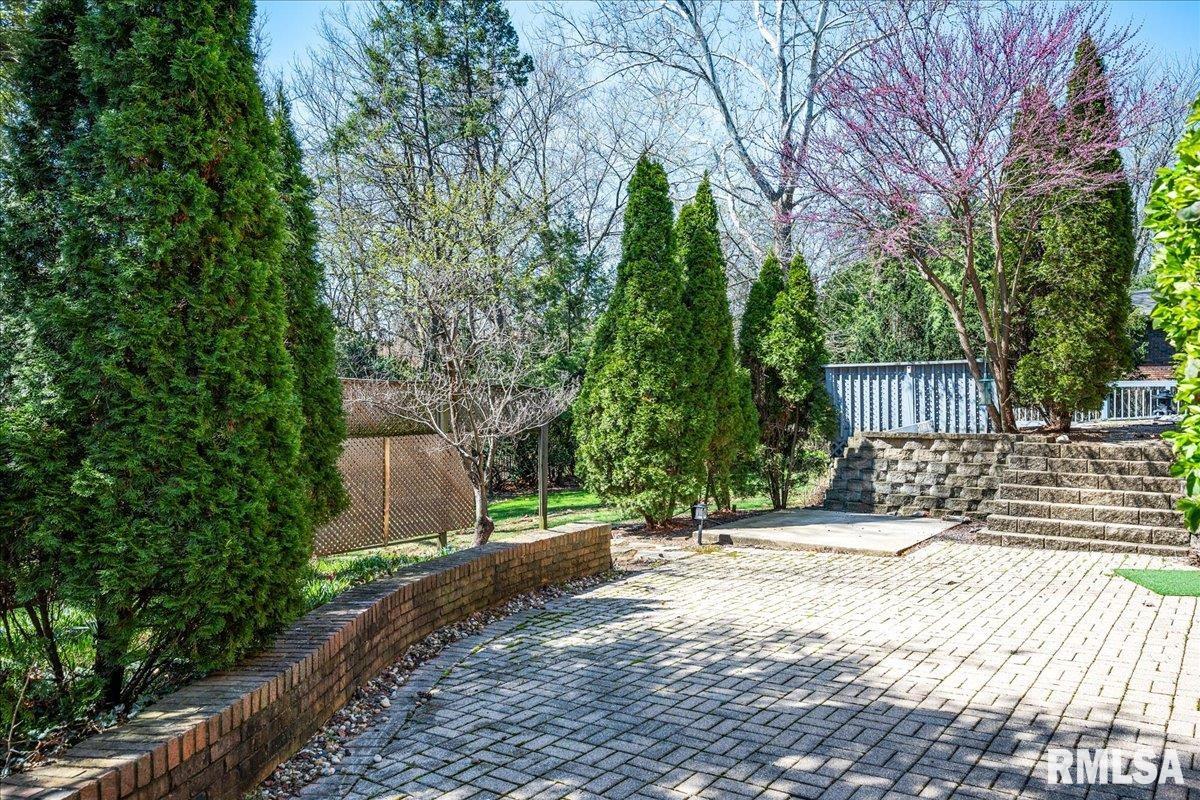 202 Wolf Road, Peoria, Illinois image 32