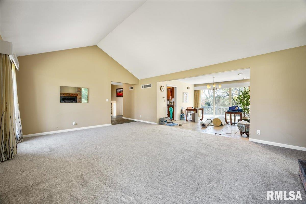 202 Wolf Road, Peoria, Illinois image 7
