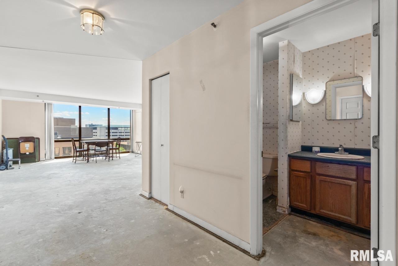125 SW Jefferson Avenue #W6A - W6B1, Peoria, Illinois image 16