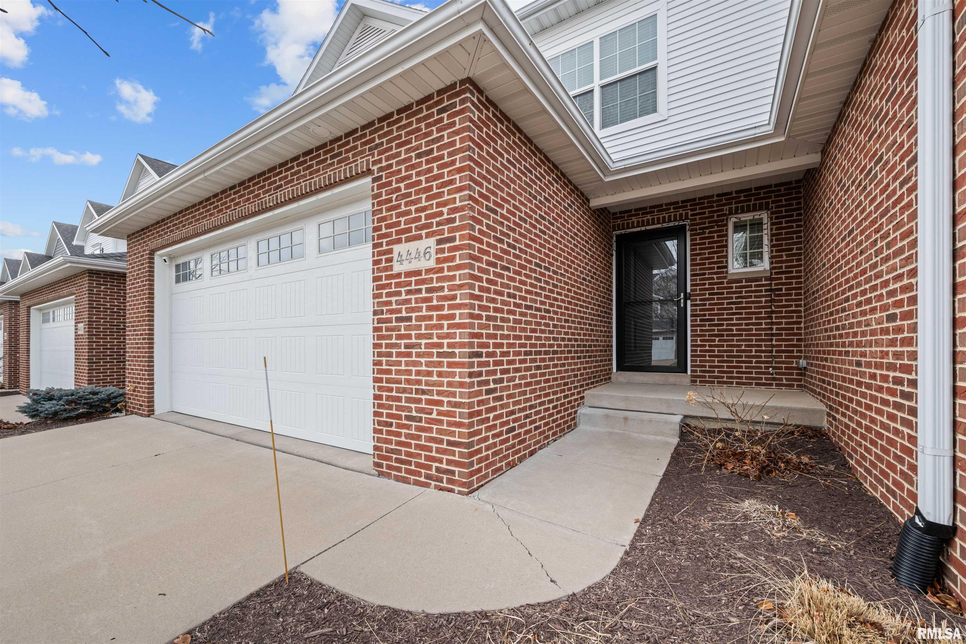 4446 Slate Creek Drive, Bettendorf, Iowa image 31