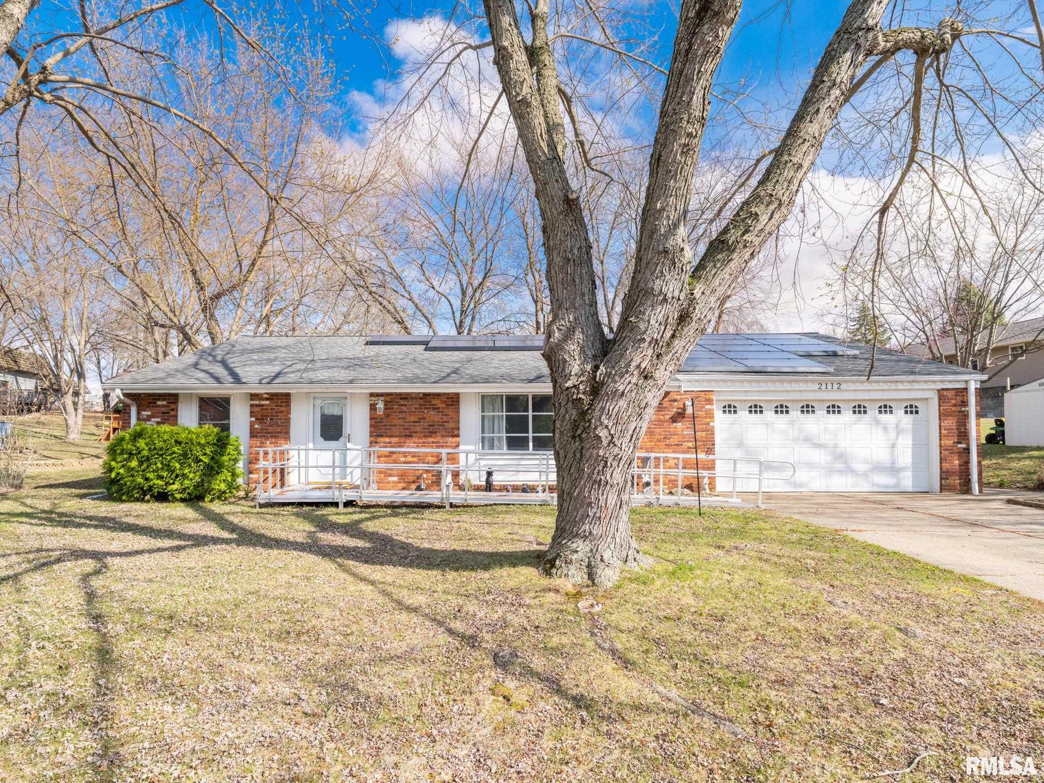 2112 Granada Drive, Pekin, Illinois image 3