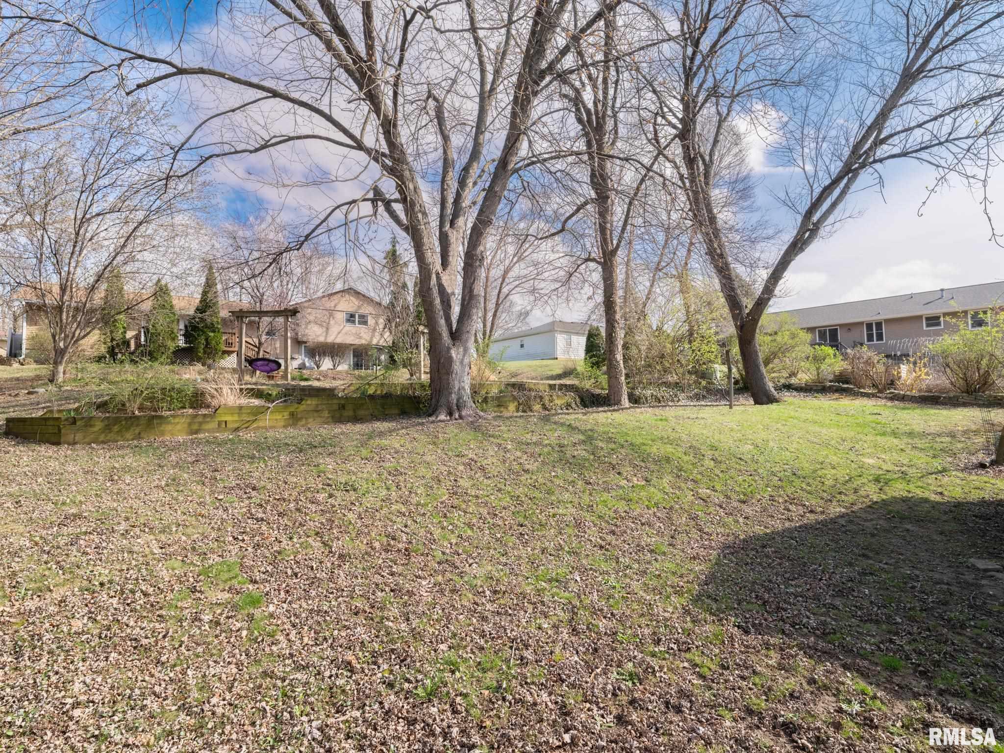 2112 Granada Drive, Pekin, Illinois image 7