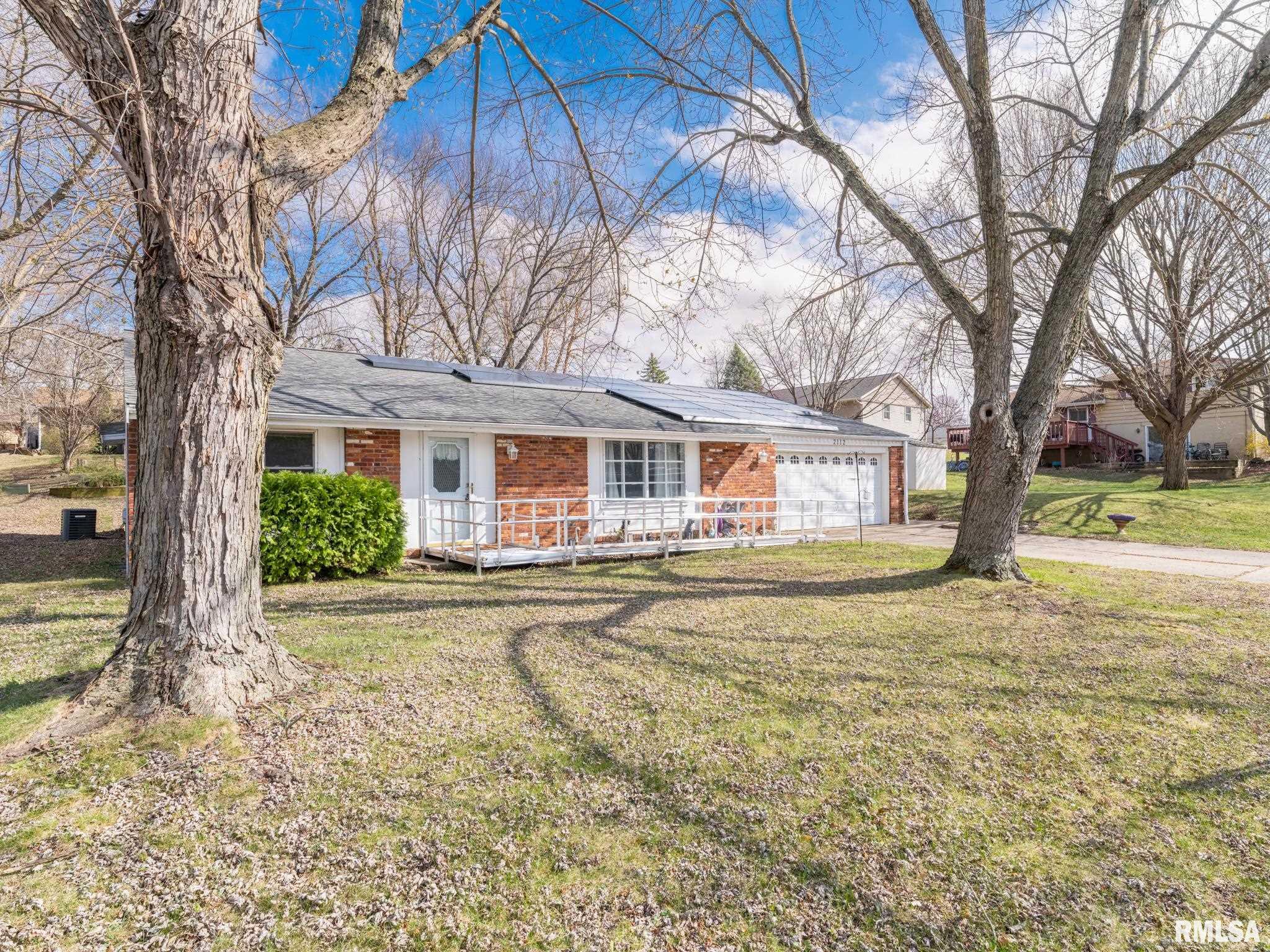 2112 Granada Drive, Pekin, Illinois image 1