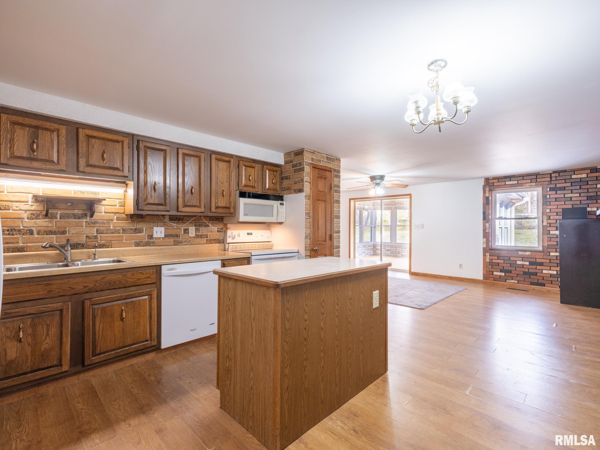 2112 Granada Drive, Pekin, Illinois image 13