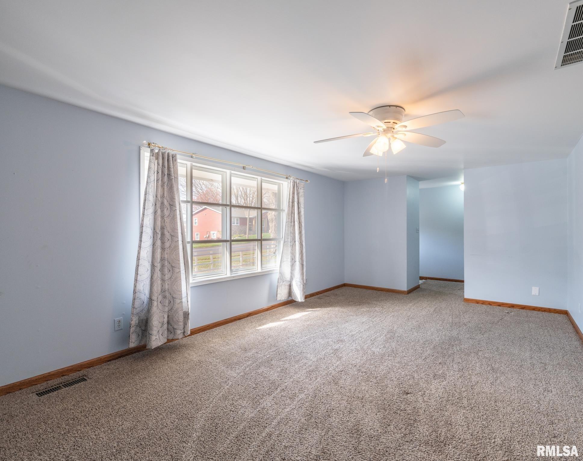 2112 Granada Drive, Pekin, Illinois image 9