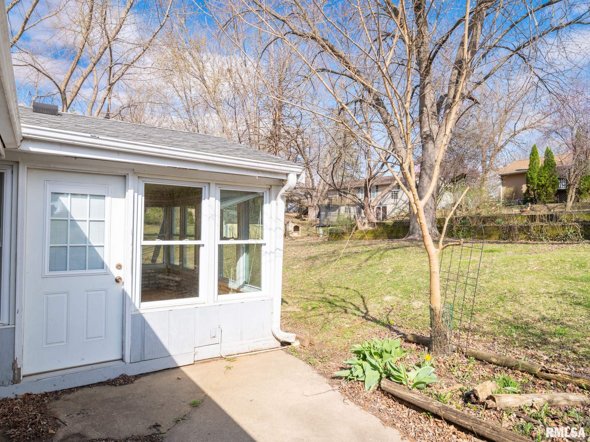2112 Granada Drive, Pekin, Illinois image 5