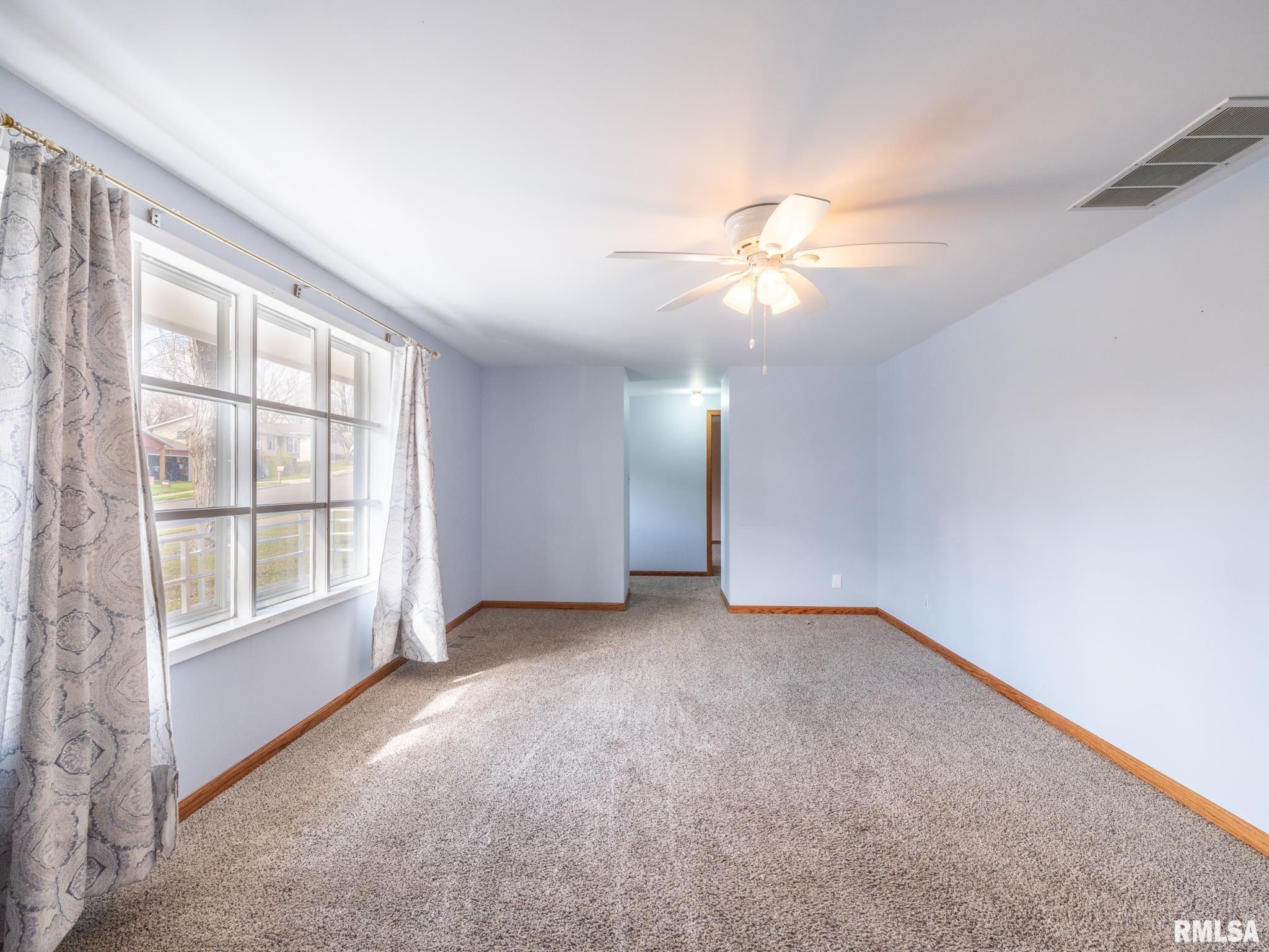 2112 Granada Drive, Pekin, Illinois image 8