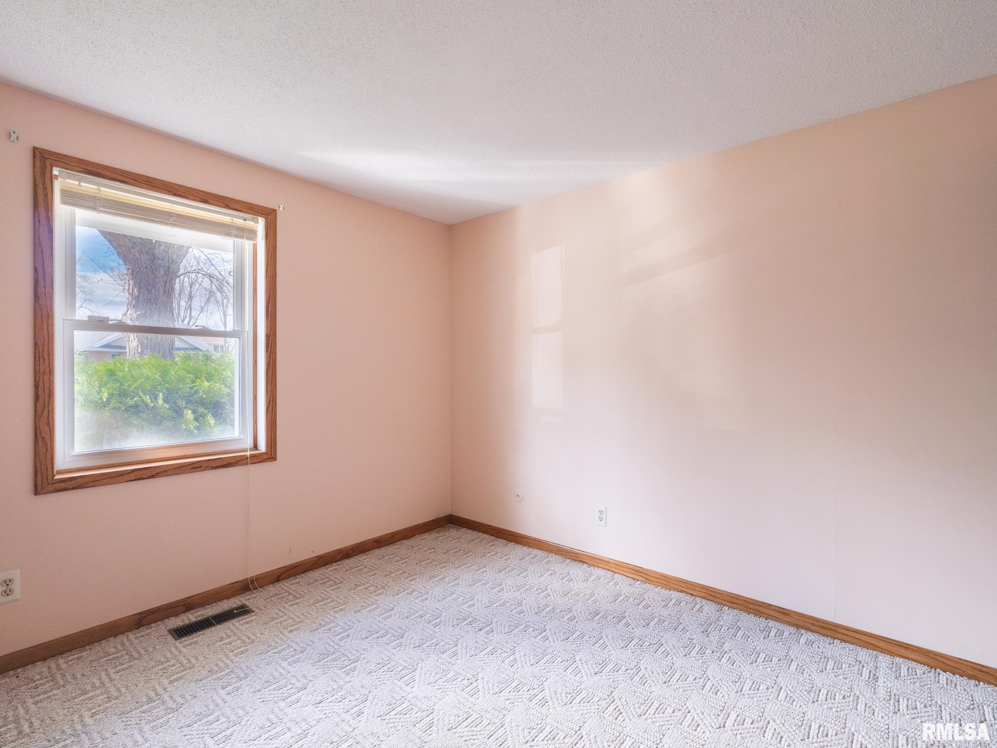 2112 Granada Drive, Pekin, Illinois image 29