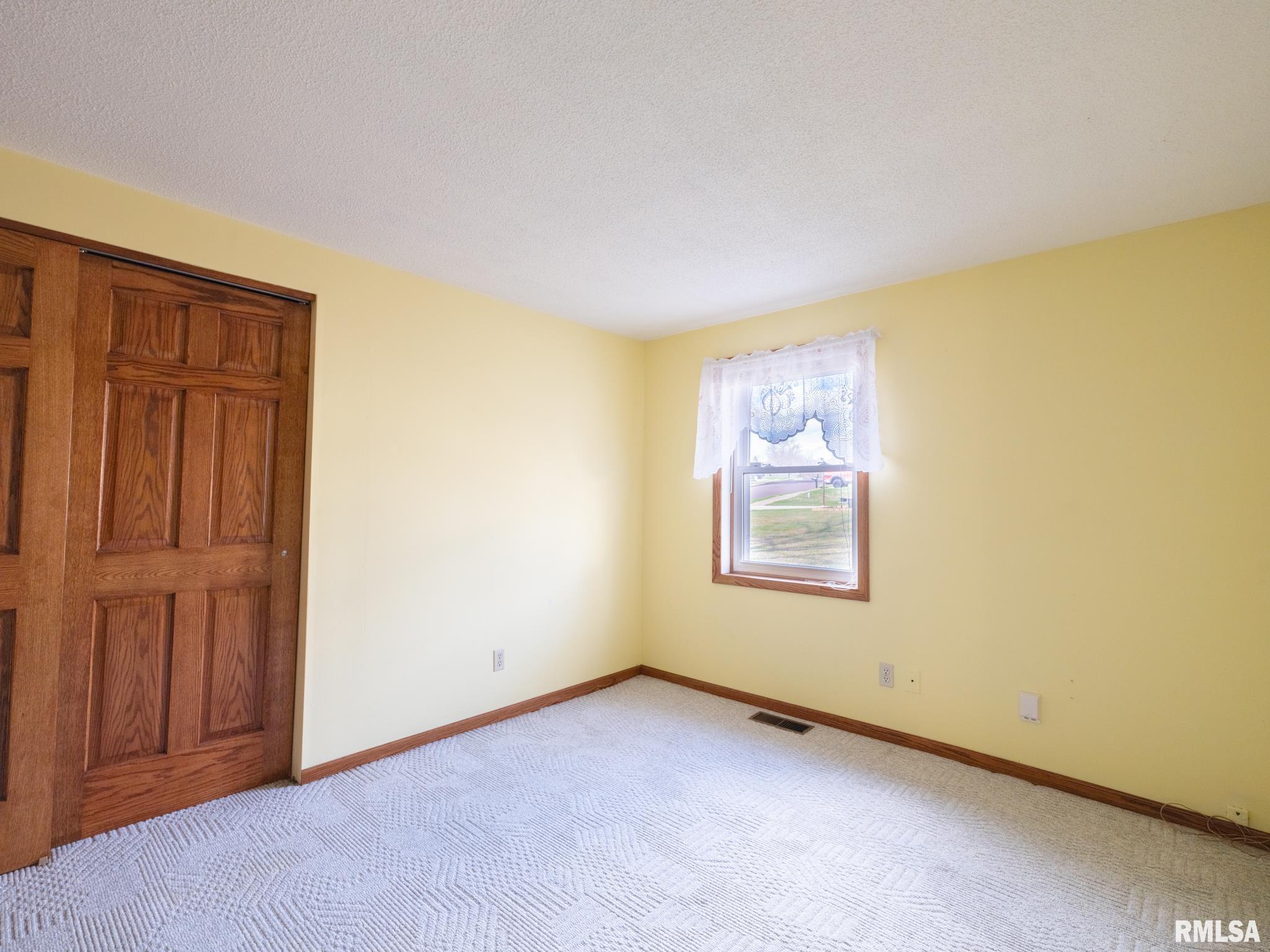 2112 Granada Drive, Pekin, Illinois image 26