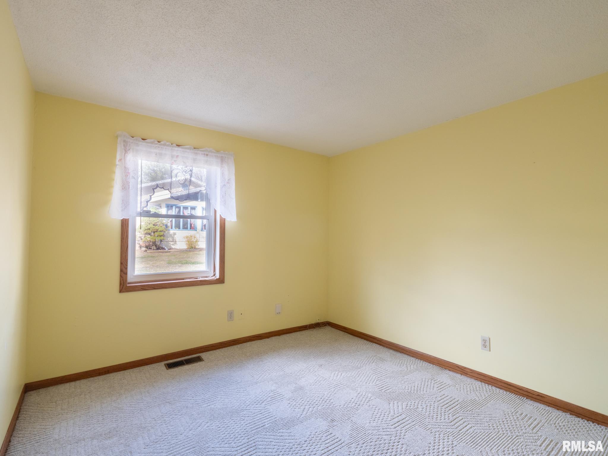 2112 Granada Drive, Pekin, Illinois image 28