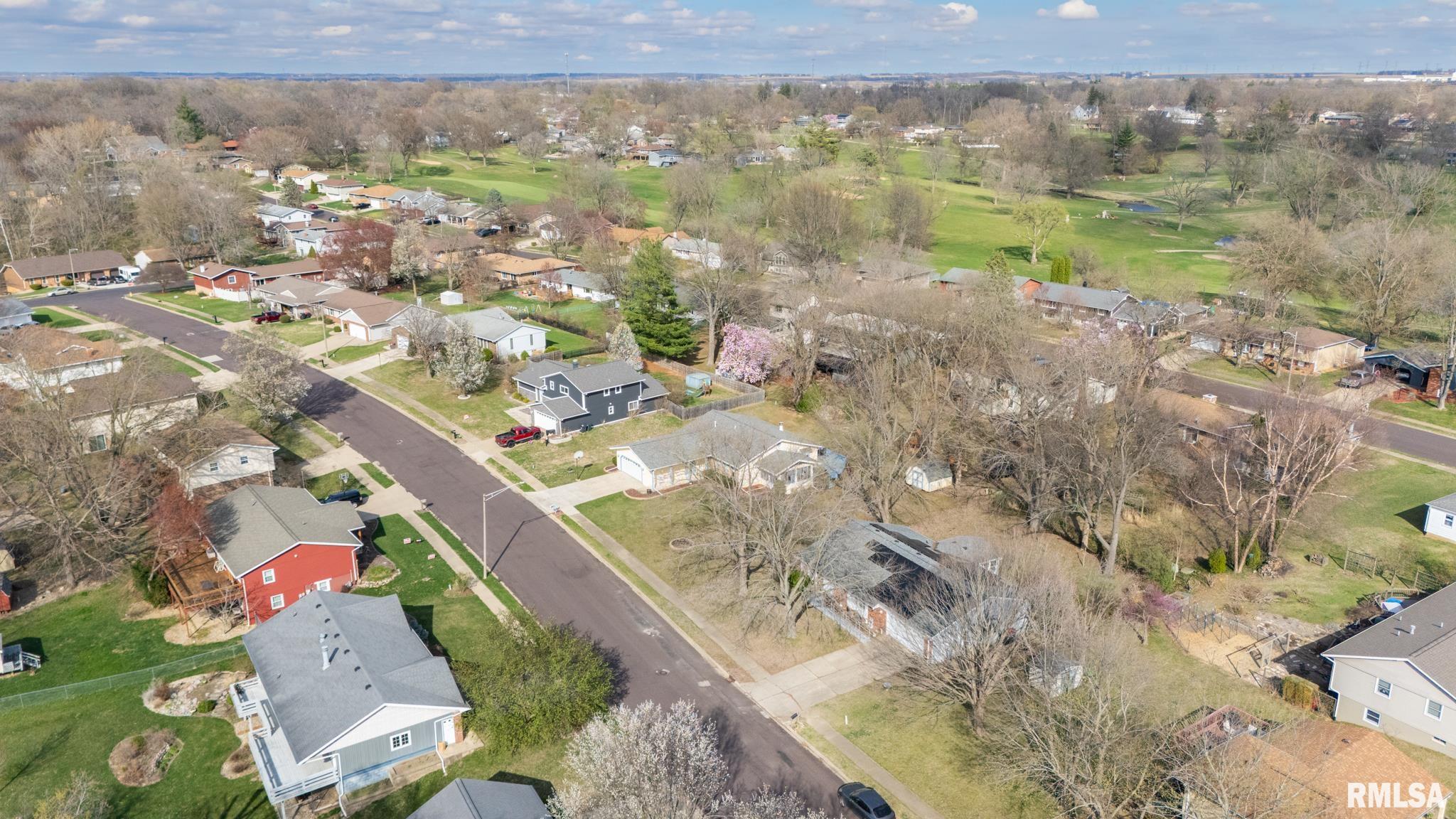 2112 Granada Drive, Pekin, Illinois image 2