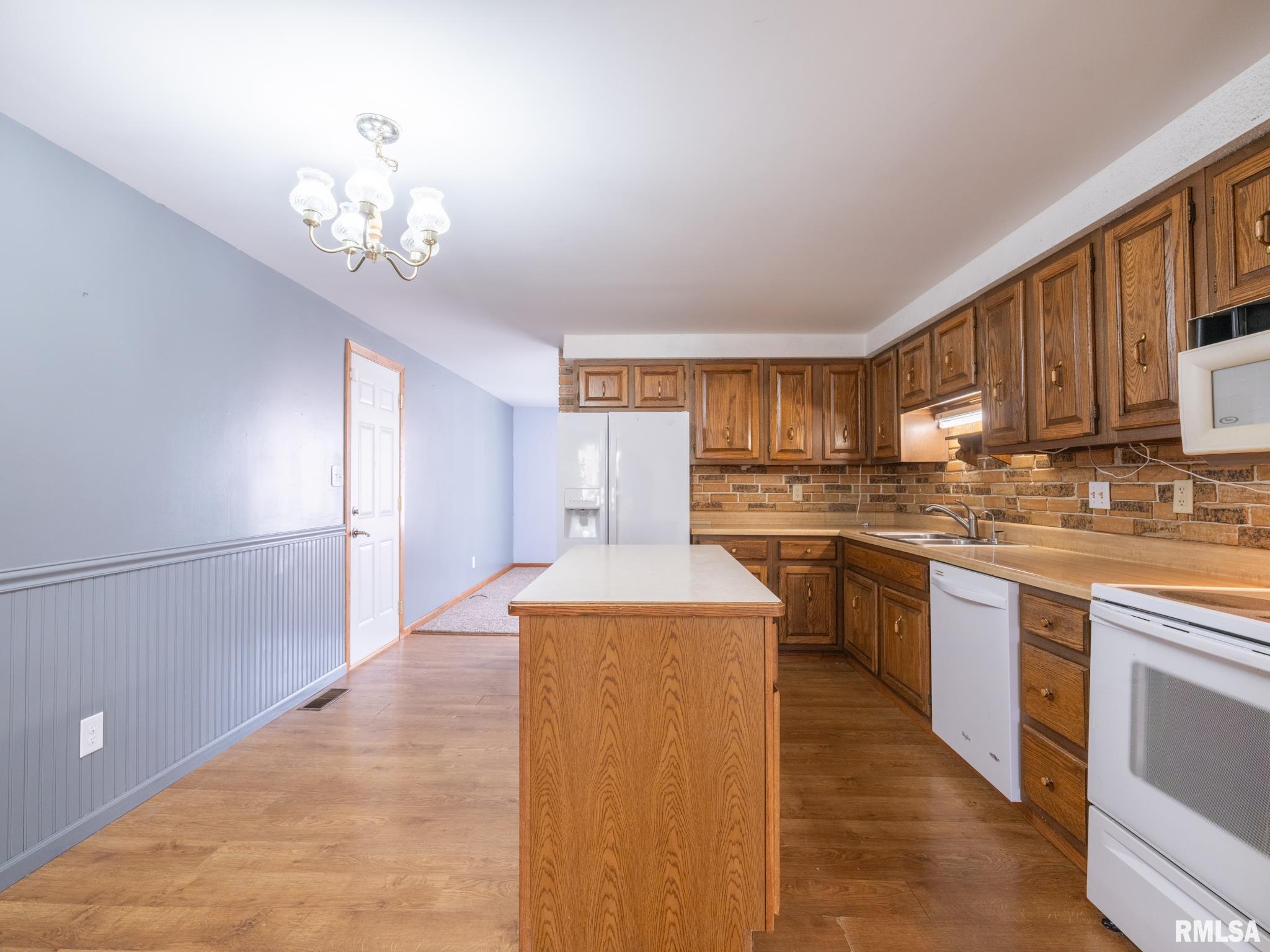 2112 Granada Drive, Pekin, Illinois image 12