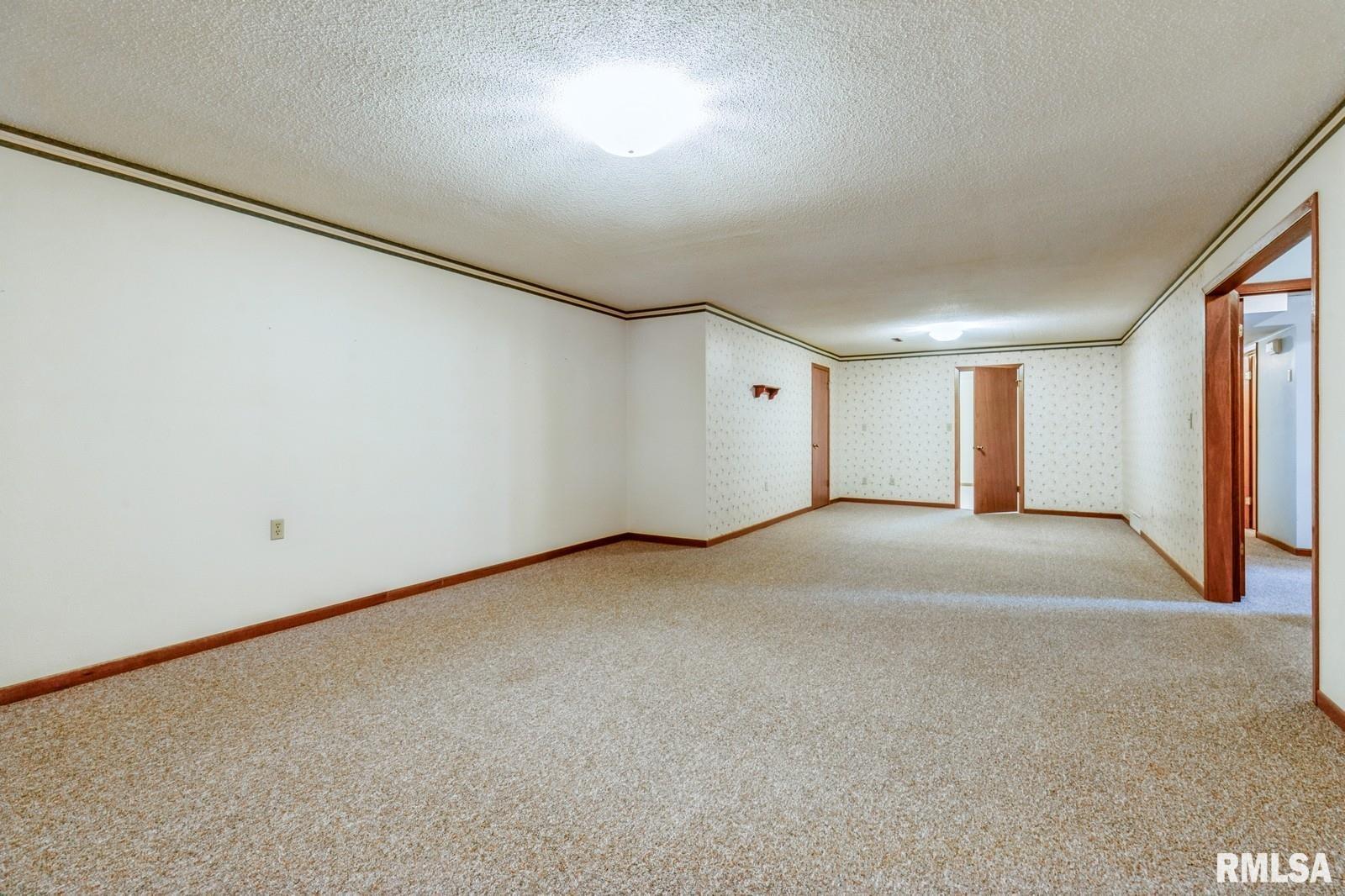 404 10th Street, Lowden, Iowa image 15