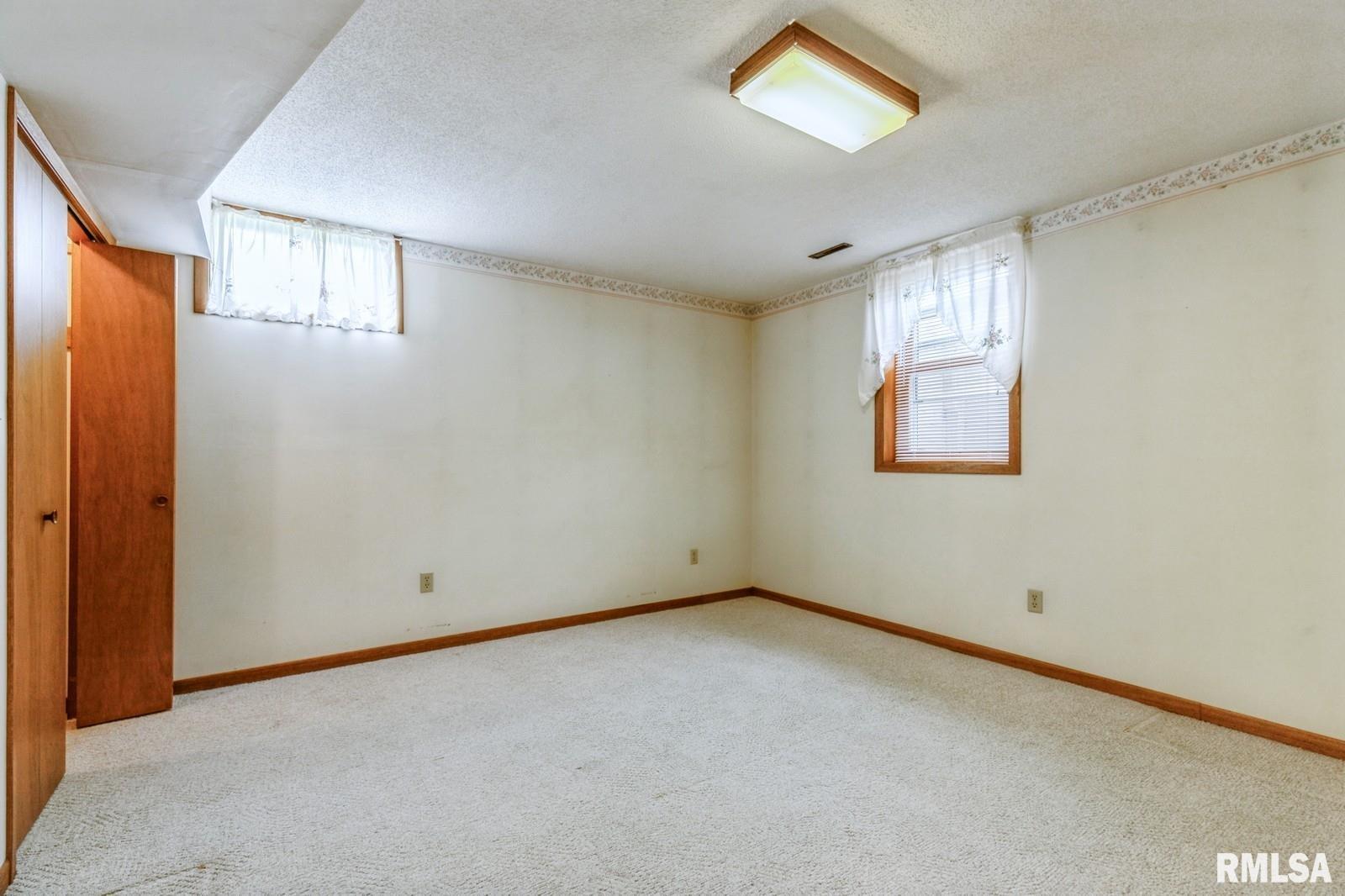 404 10th Street, Lowden, Iowa image 17