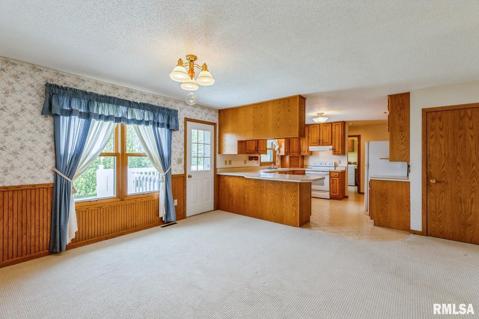 404 10th Street, Lowden, Iowa image 6