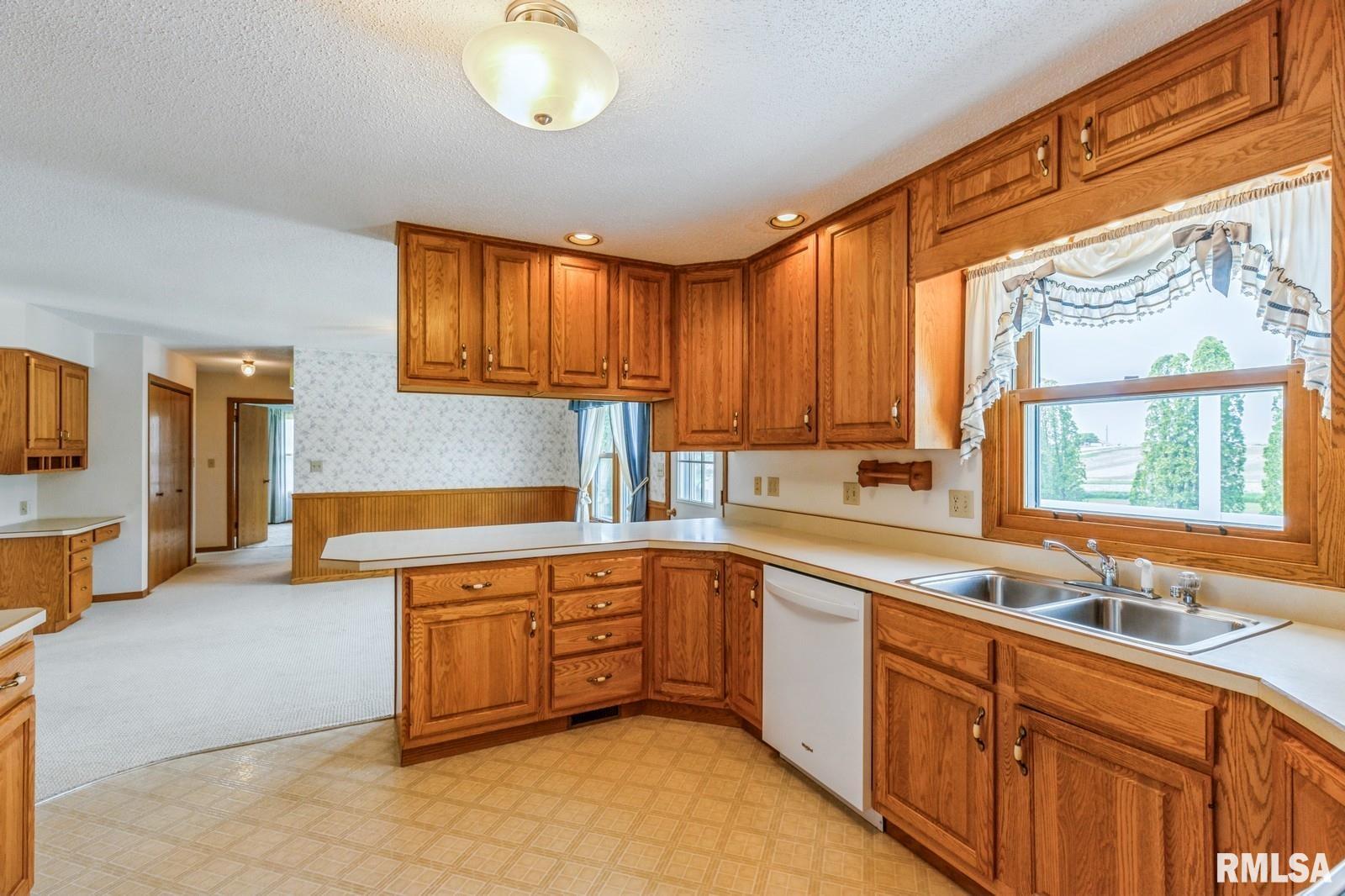 404 10th Street, Lowden, Iowa image 9