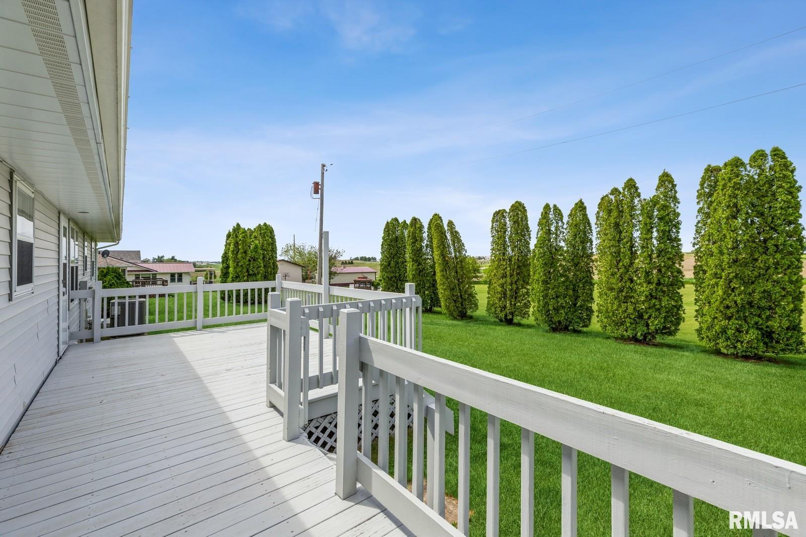 404 10th Street, Lowden, Iowa image 3