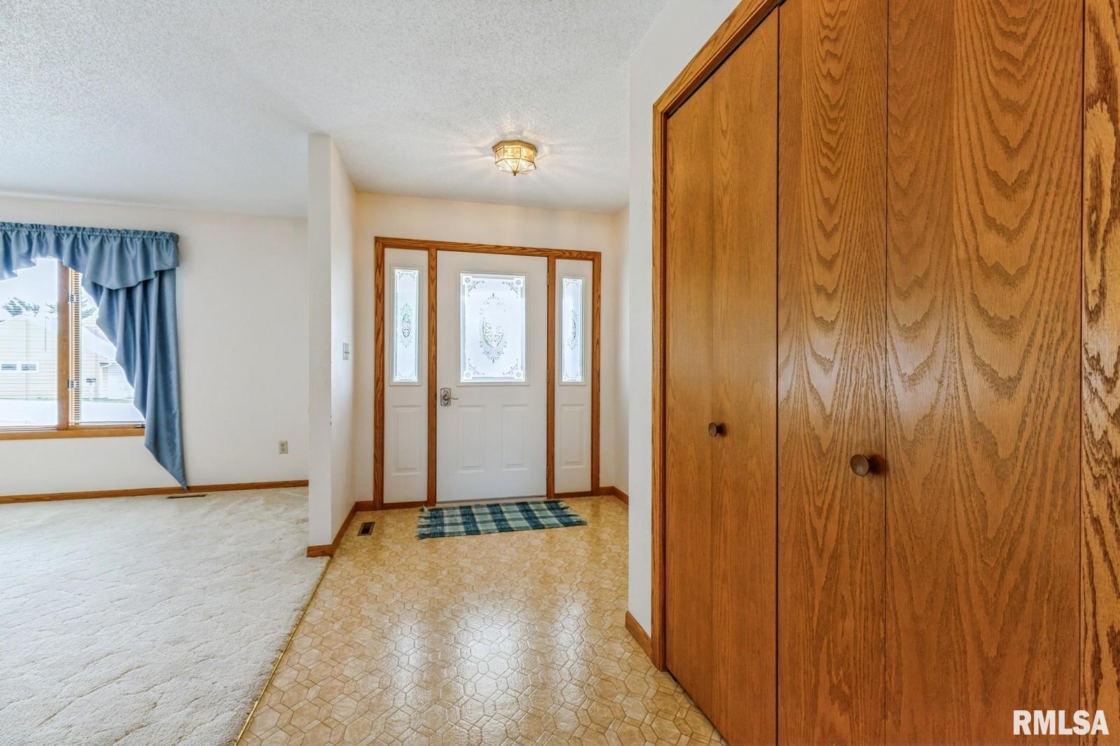 404 10th Street, Lowden, Iowa image 4