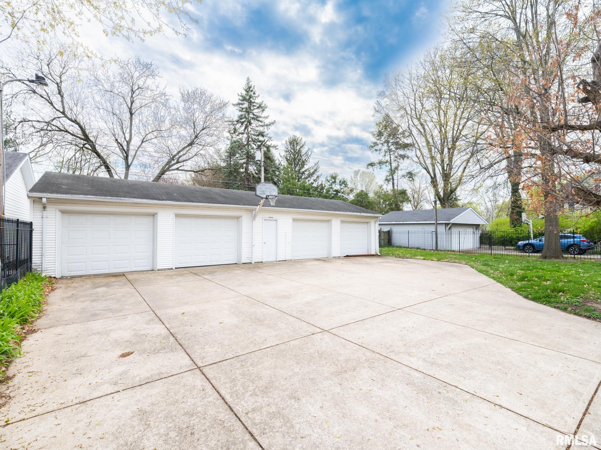 910 Washington Street, Pekin, Illinois image 5