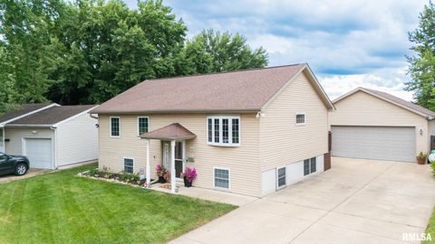 Homes For Sale - 2103 Dominion Avenue<br/> Pekin, IL 61554