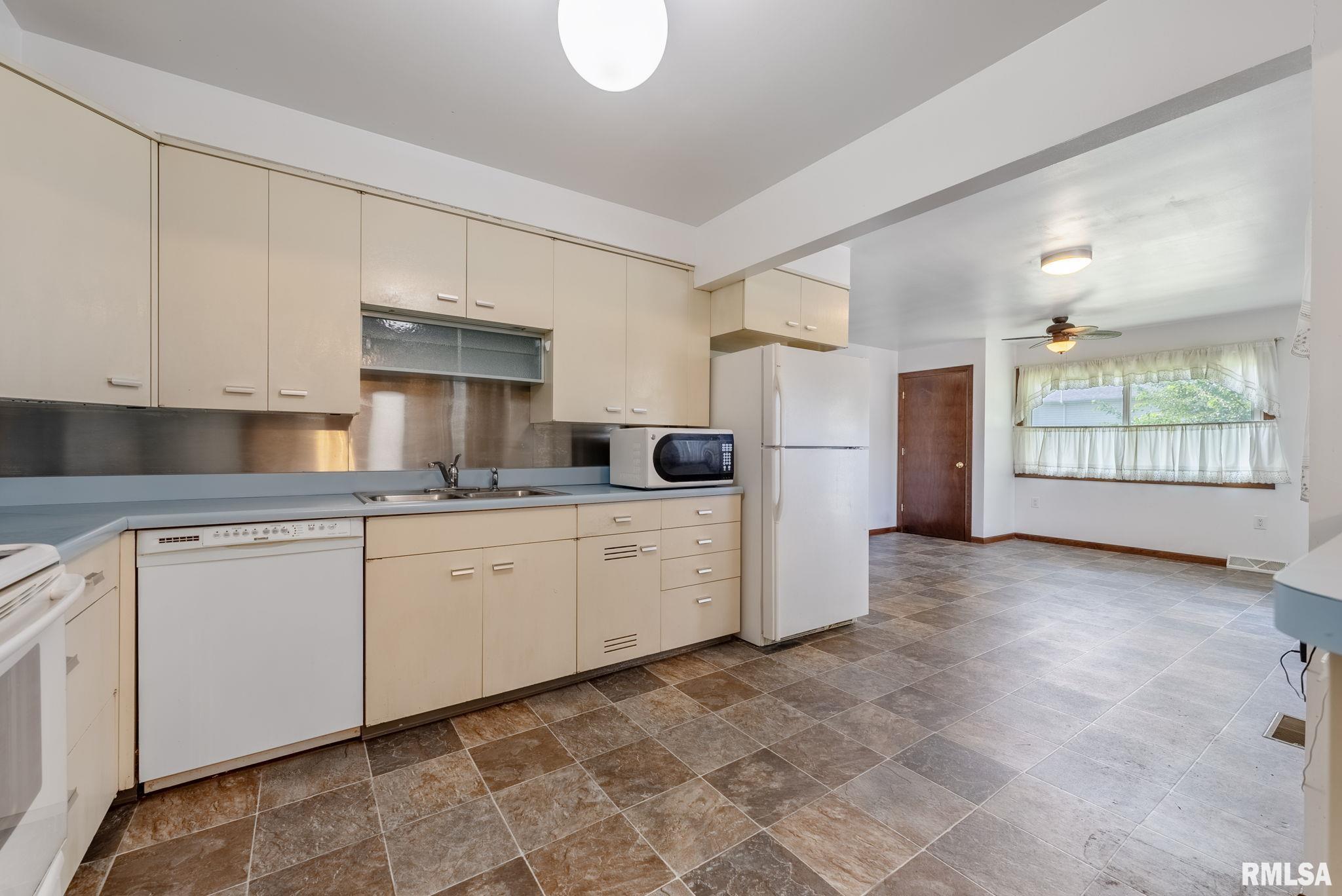 411 Margaret Street, Atkinson, Illinois image 14