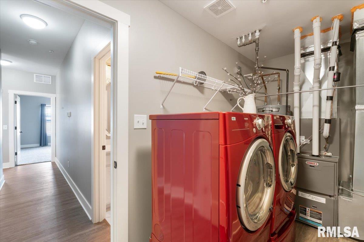 2968 Charissas Place, Bettendorf, Iowa image 30