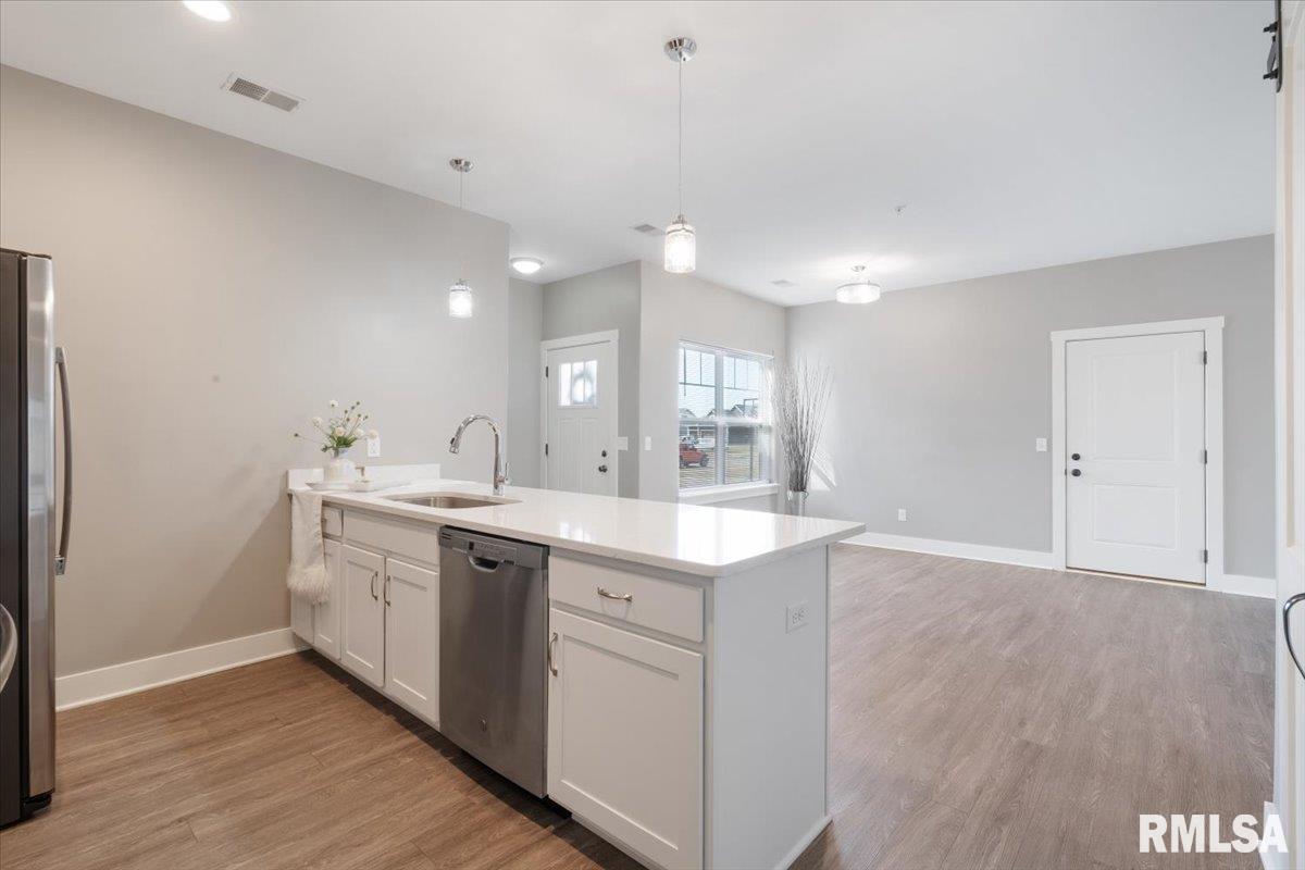 2968 Charissas Place, Bettendorf, Iowa image 10