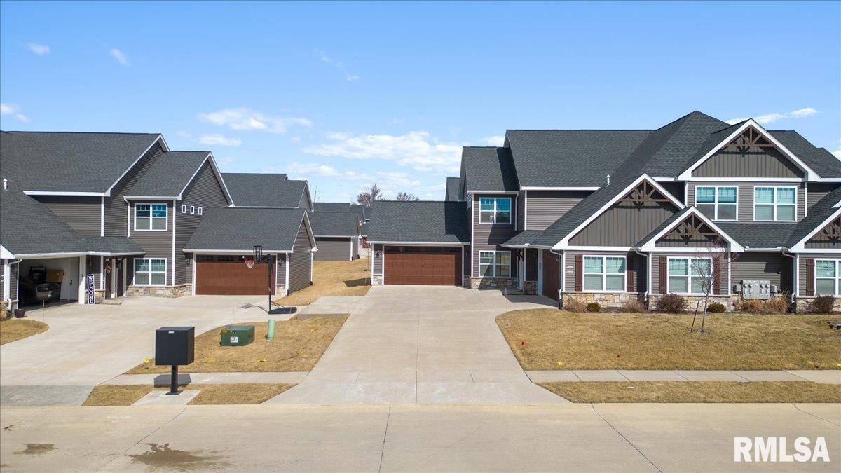 2968 Charissas Place, Bettendorf, Iowa image 6