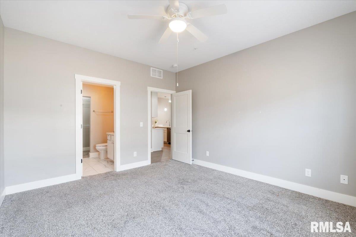 2968 Charissas Place, Bettendorf, Iowa image 23