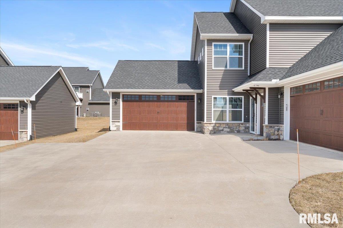 2968 Charissas Place, Bettendorf, Iowa image 4