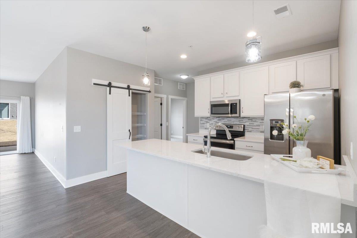 2968 Charissas Place, Bettendorf, Iowa image 13