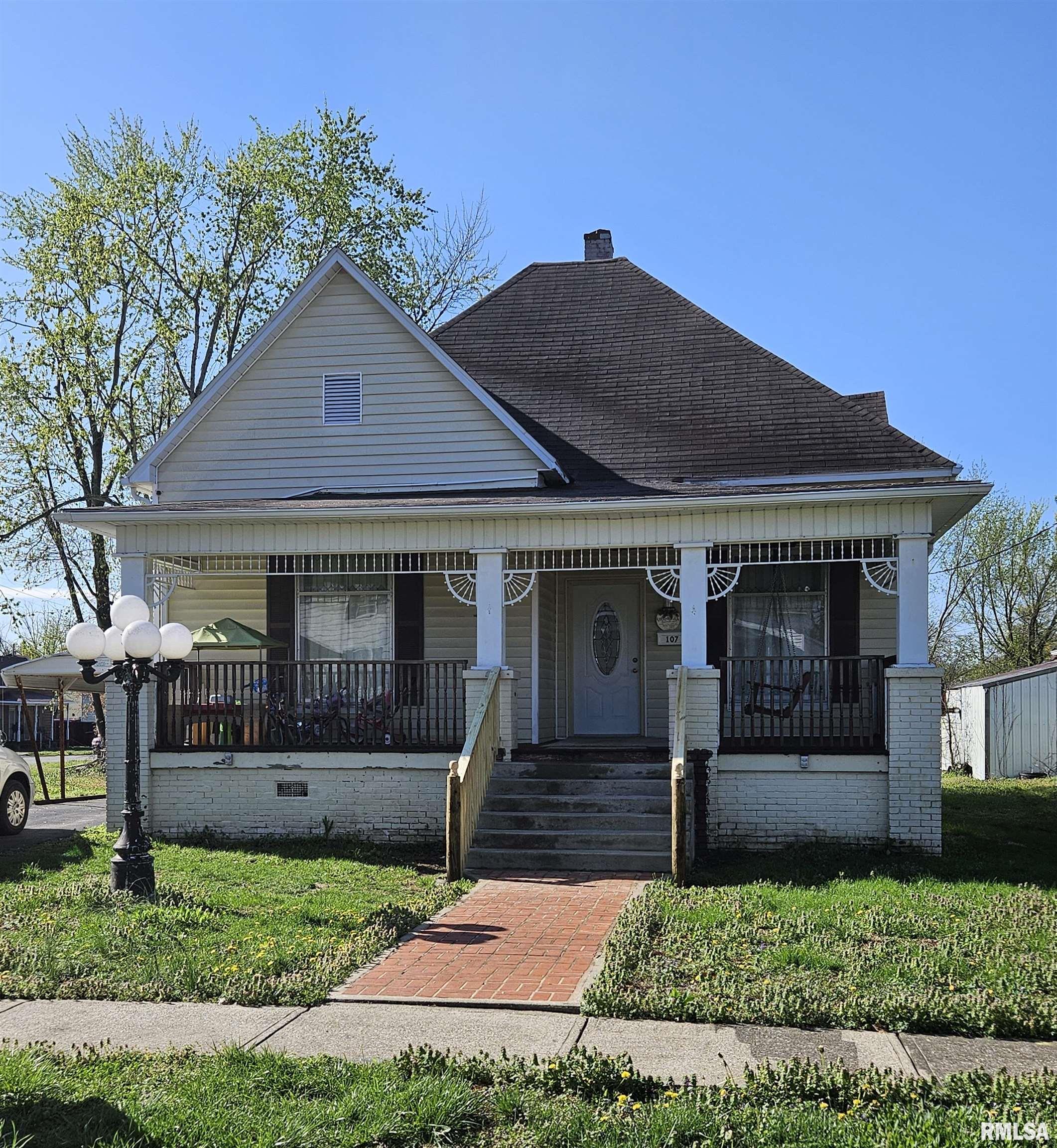 107 W Lincoln Street, Harrisburg, Illinois image 2