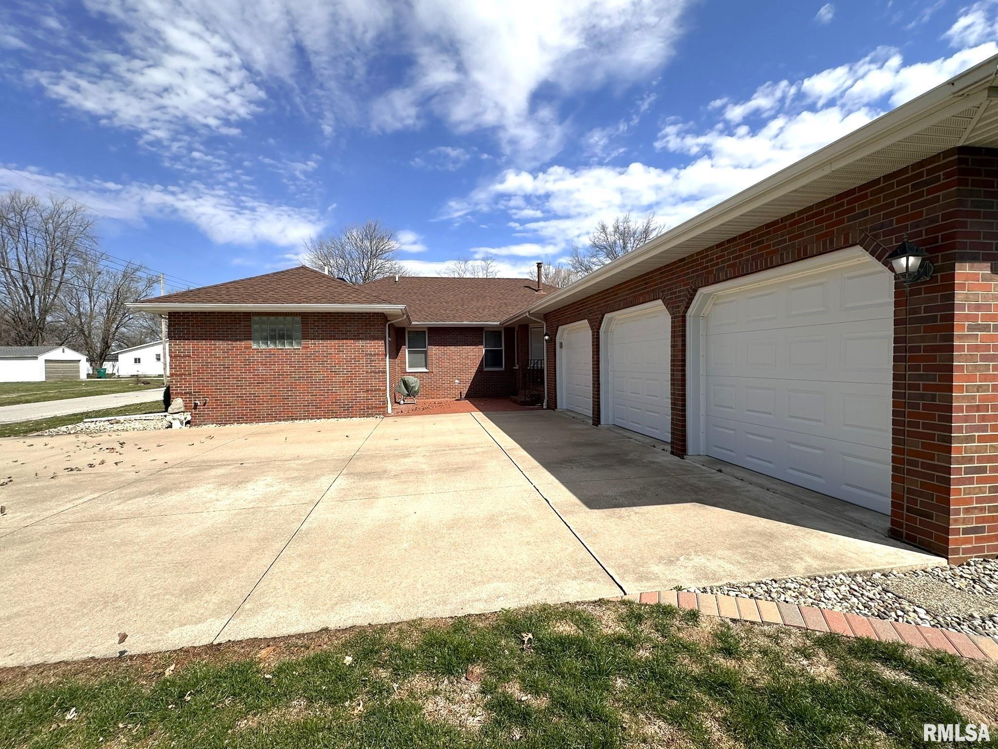290 W Railroad Street, Roseville, Illinois image 6