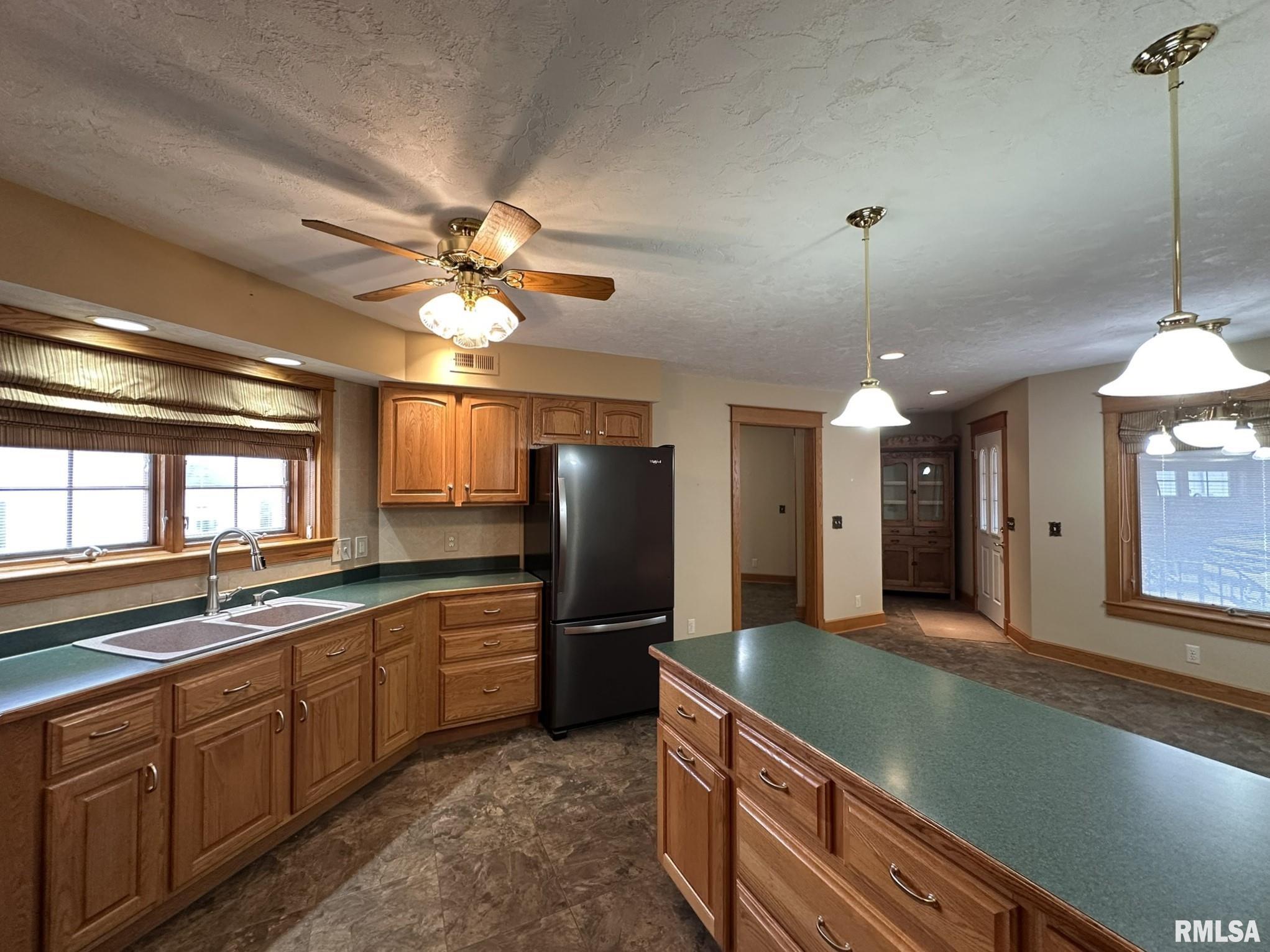290 W Railroad Street, Roseville, Illinois image 31