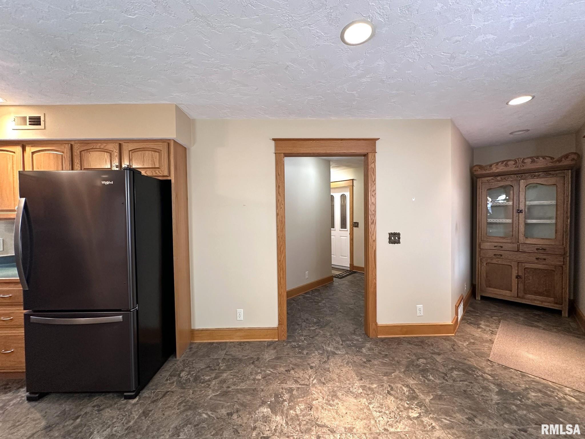 290 W Railroad Street, Roseville, Illinois image 34