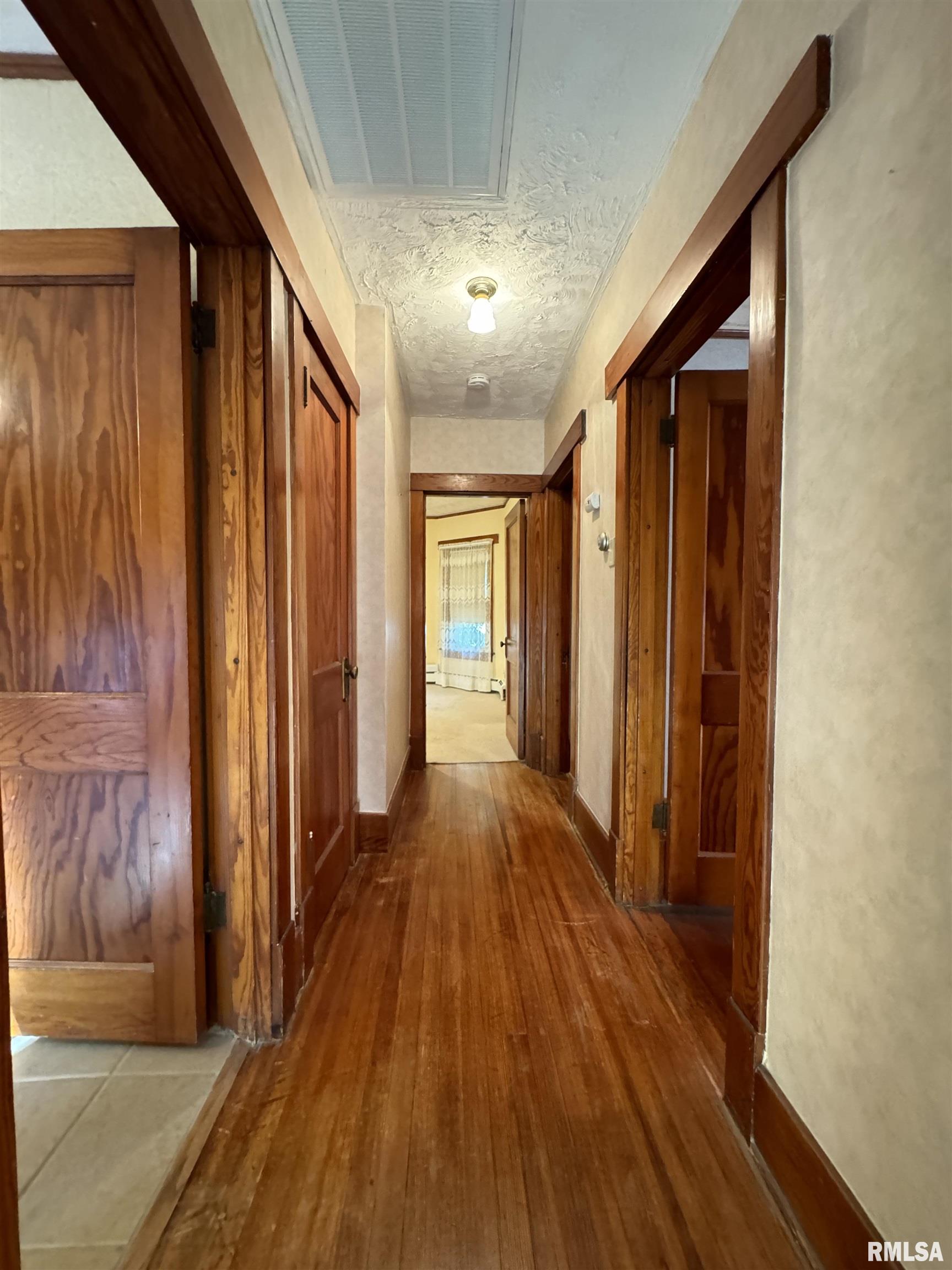 323 E Cortland Street, Avon, Illinois image 43