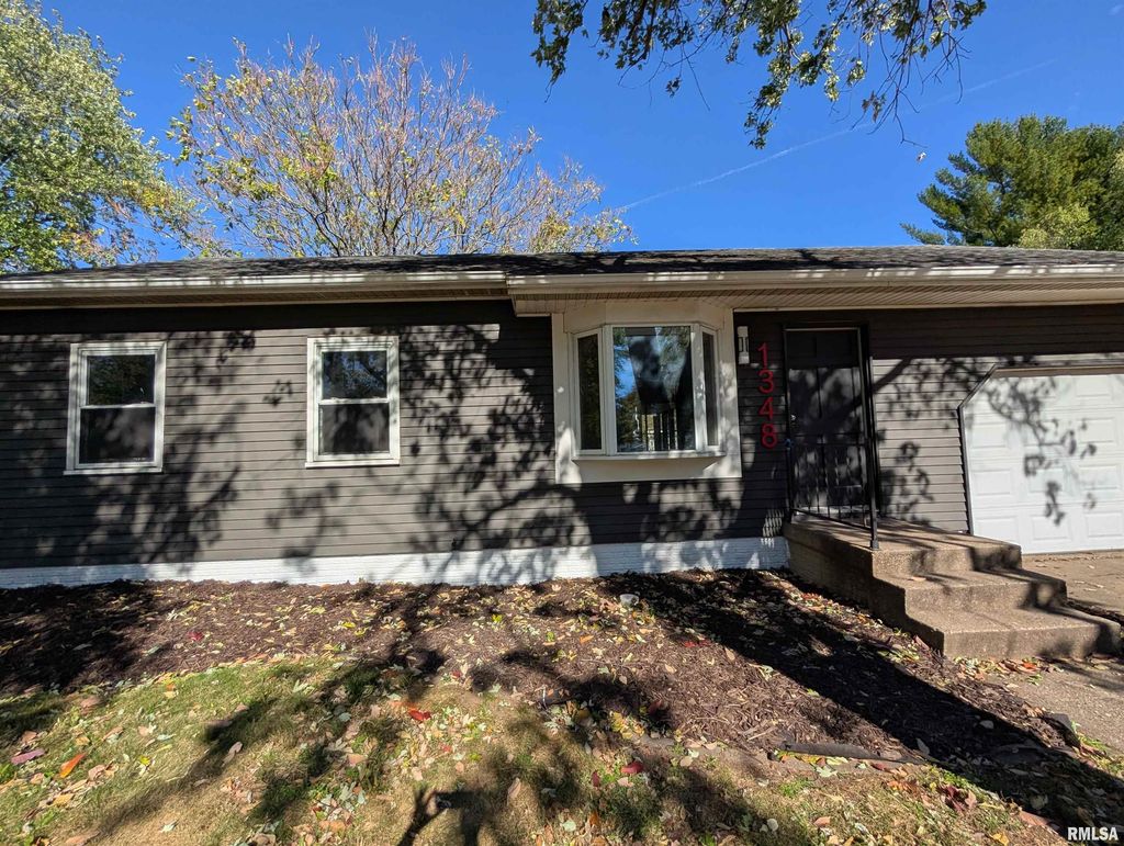 Photo of 1348 GEORGEANNE Drive, Pekin, IL 61554 (MLS # PA1262063)