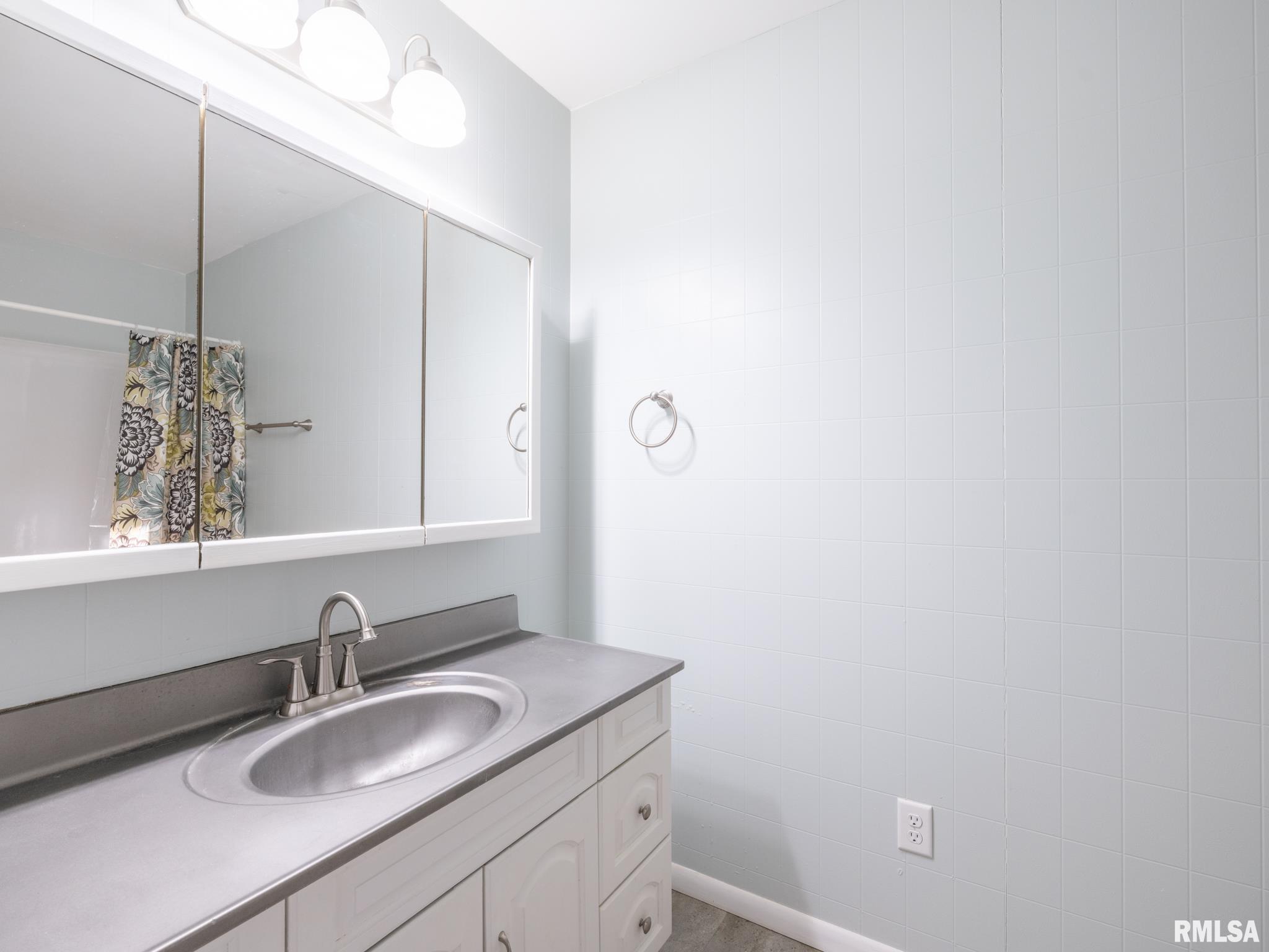 108 Algonquin Road, Marquette Heights, Illinois image 18