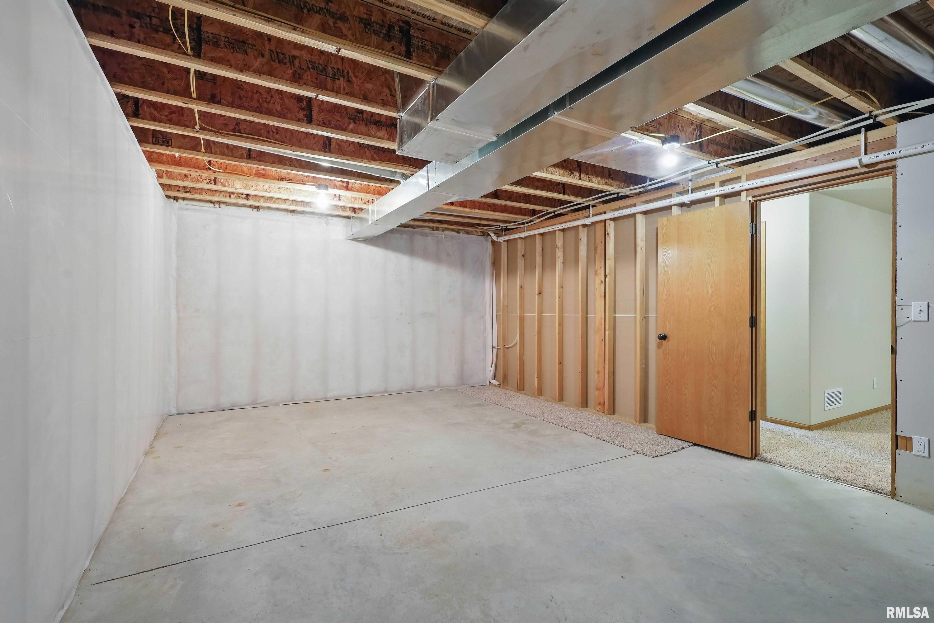 6120 Deere Creek Lane #A, Davenport, Iowa image 32