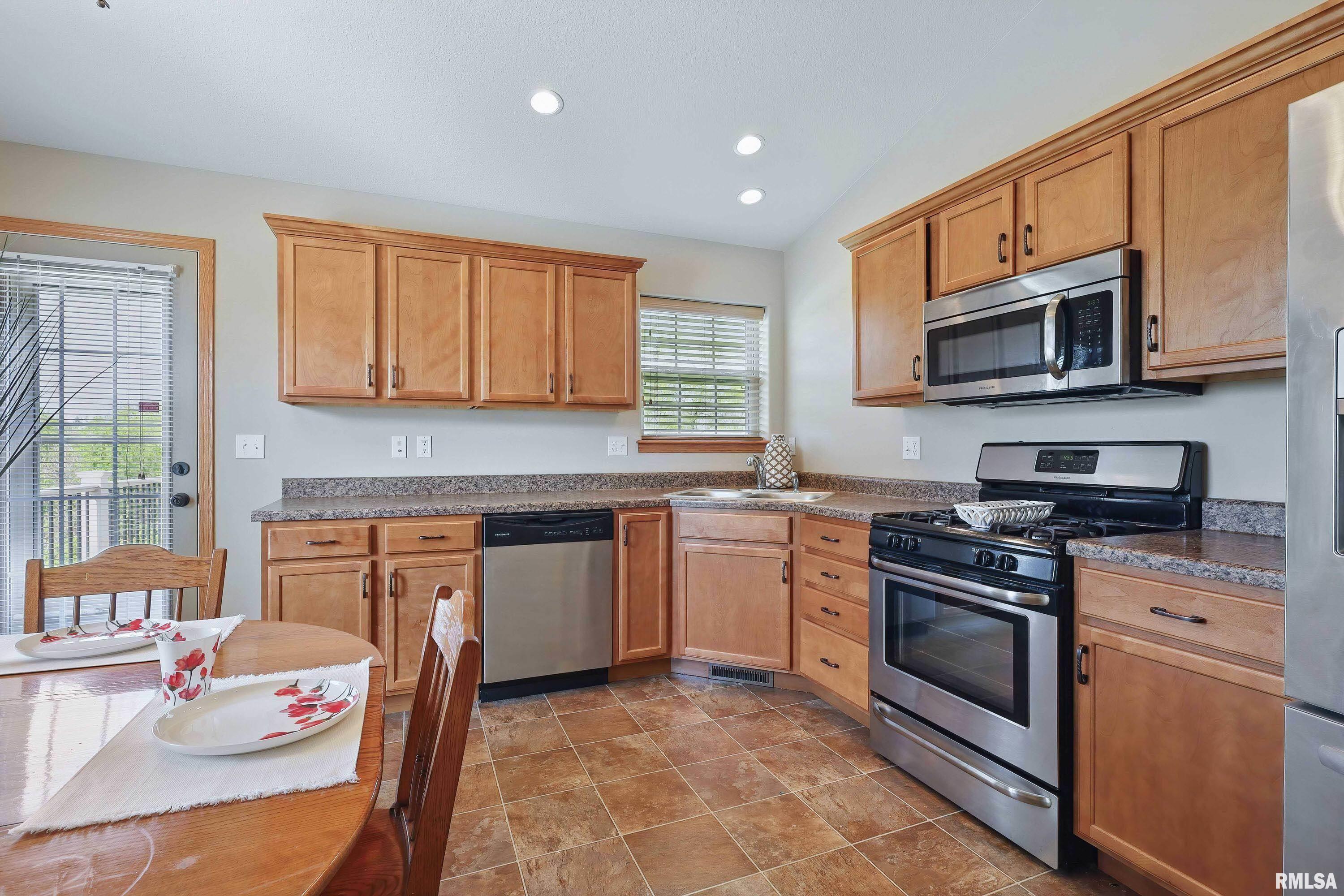 6120 Deere Creek Lane #A, Davenport, Iowa image 9