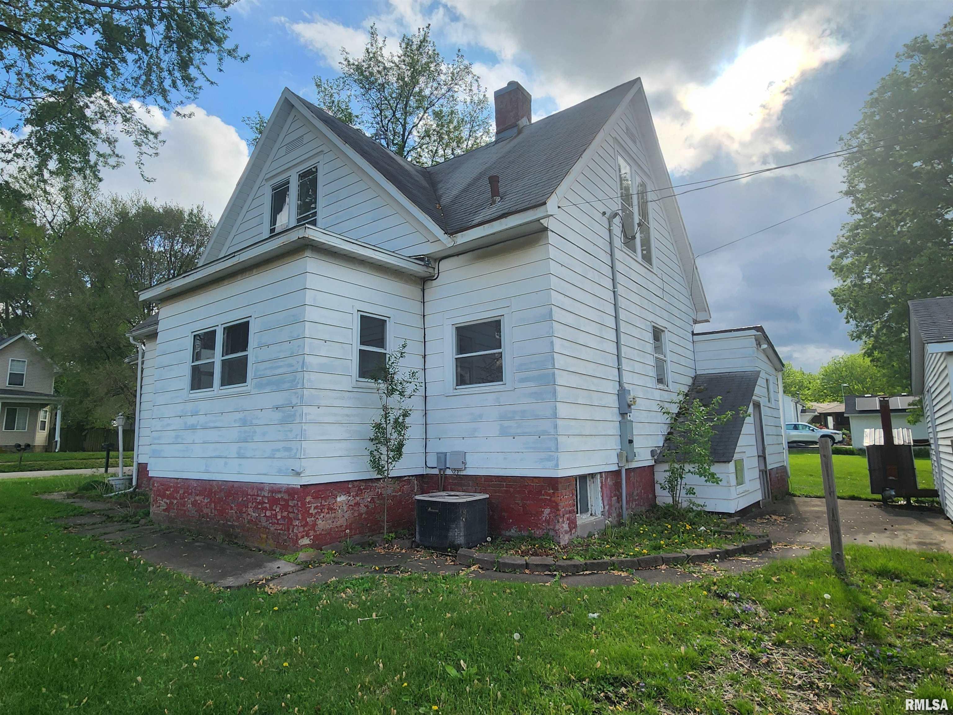 1102 3rd Street, Lincoln, Illinois image 16