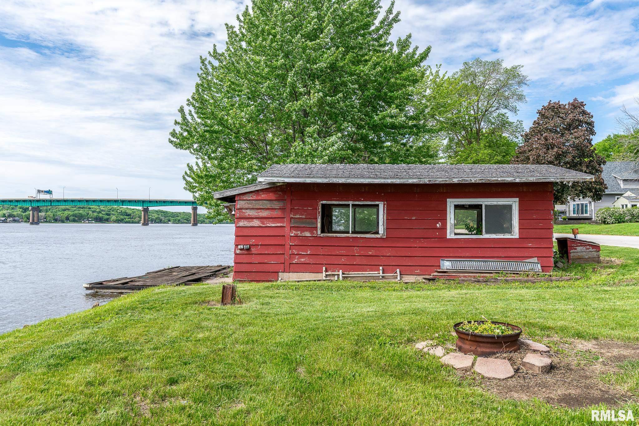 1231 SW Canal Shore Drive, Le Claire, Iowa image 9