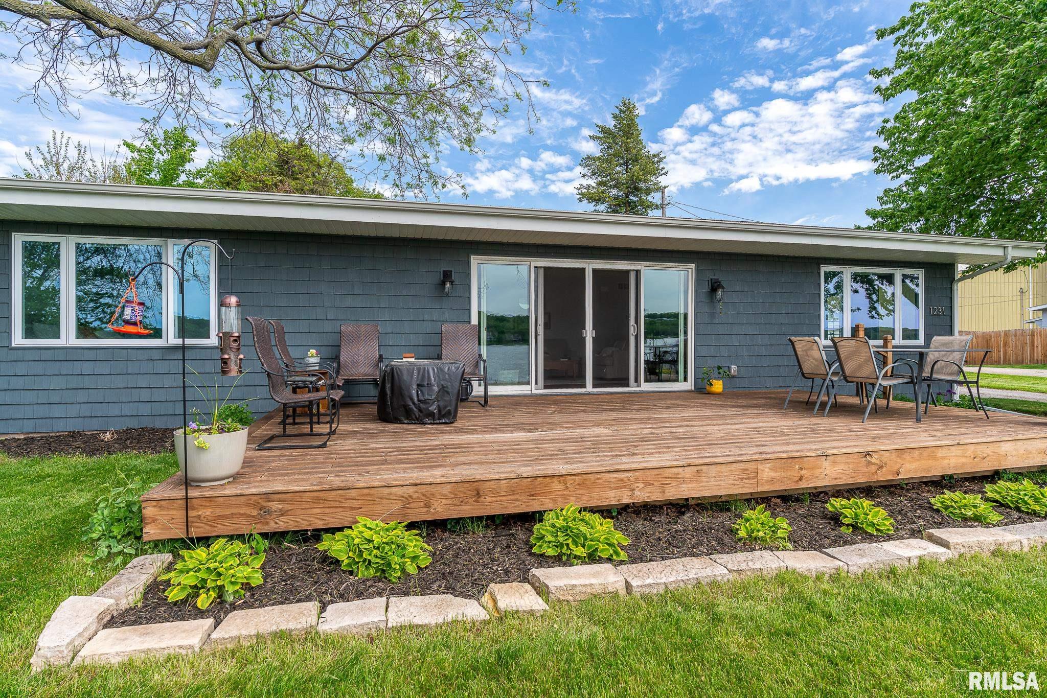 1231 SW Canal Shore Drive, Le Claire, Iowa image 3