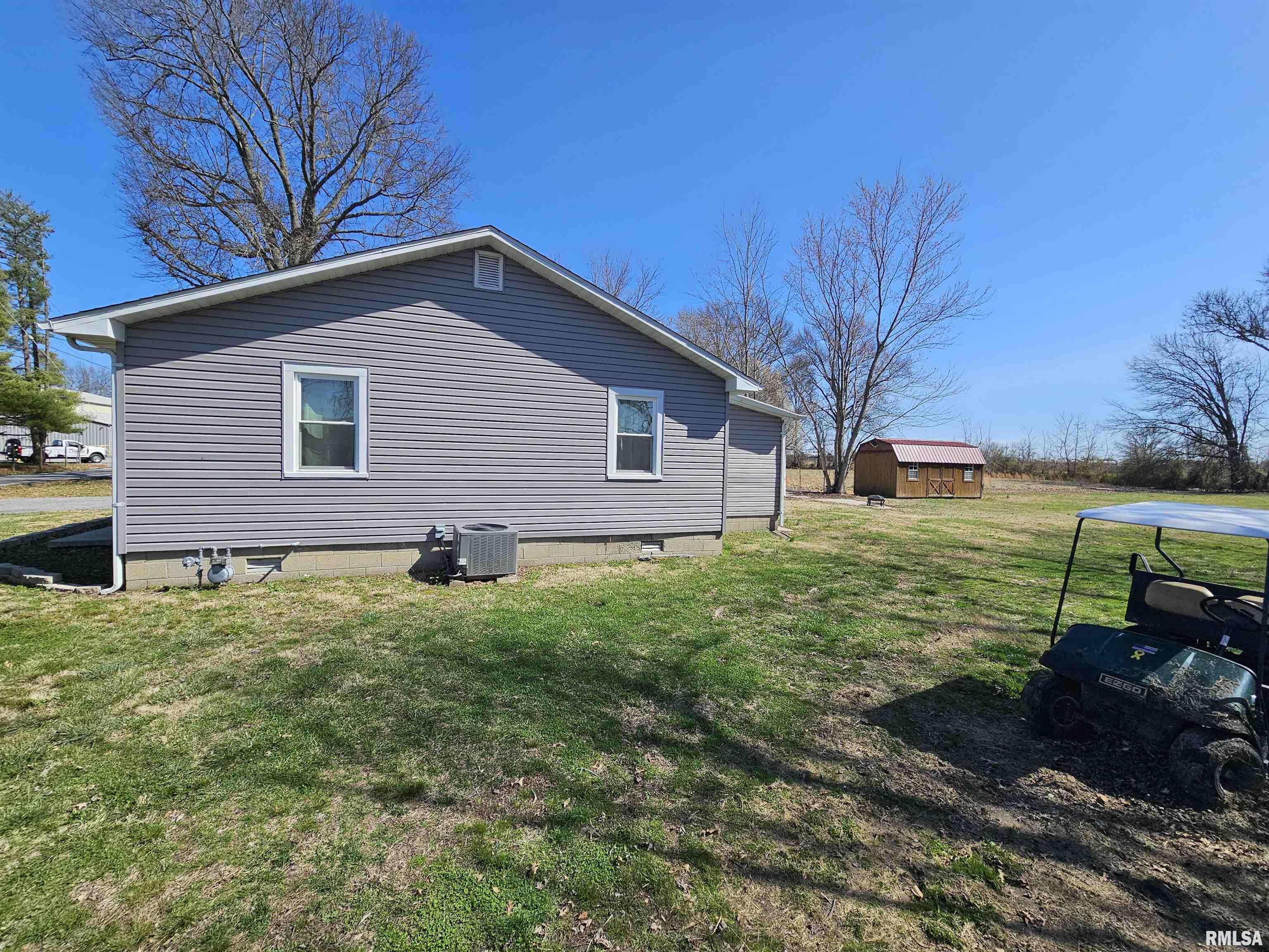 203 W Tamaroa Road, Ina, Illinois image 8