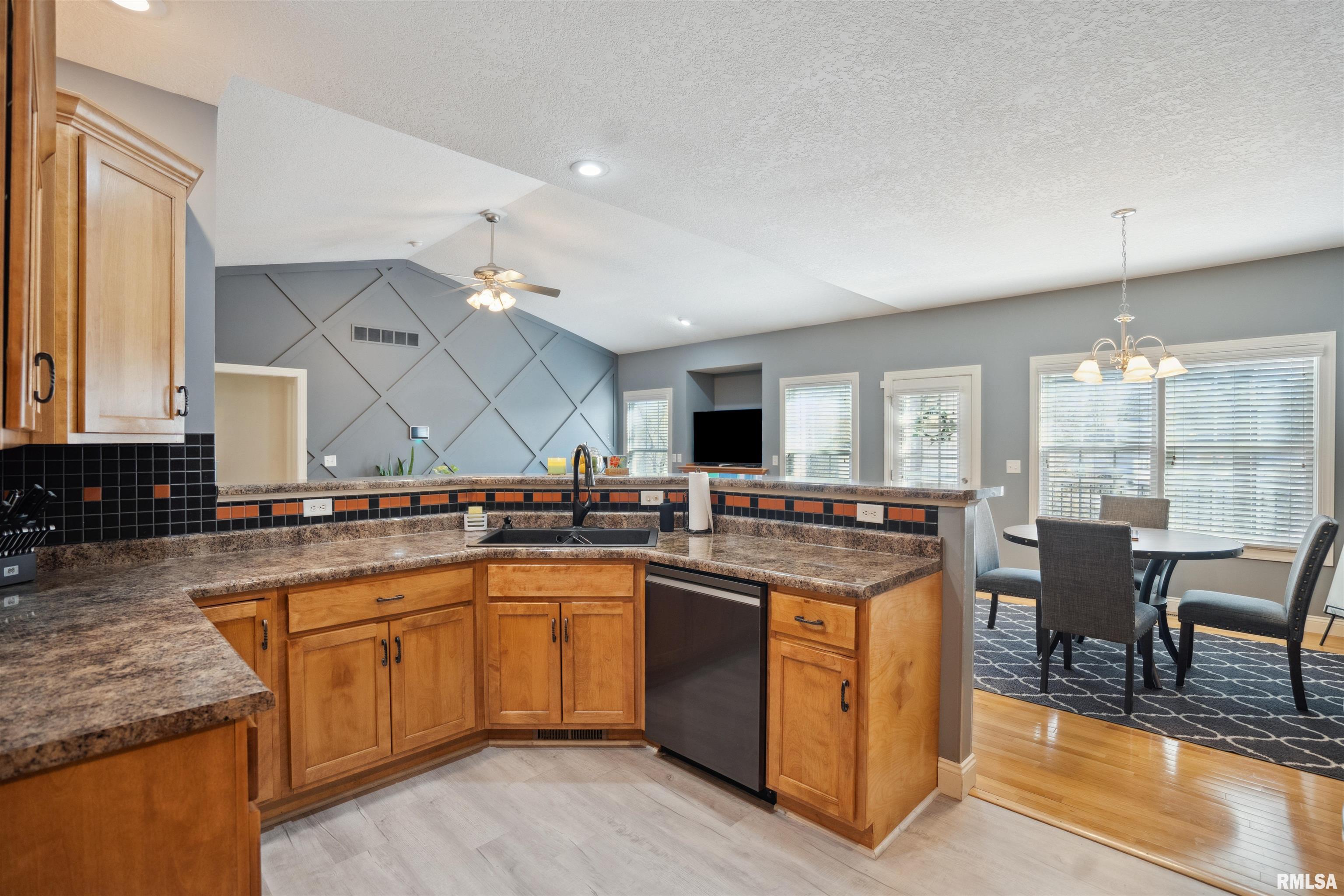 13 Hidden Valley Circle, Davenport, Iowa image 9